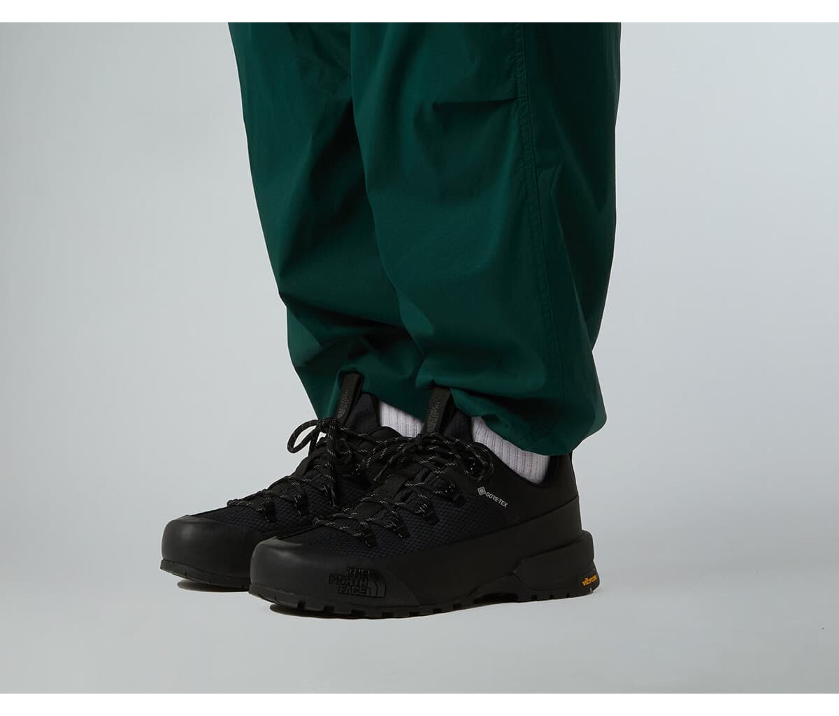 کفش ترکینگ مردانه The North Face Gore-Tex مشکی Glenclyffe Low مدل NF0A8D95KX71 کفش ترکینگ مردانه The North Face Gore-Tex مشکی Glenclyffe Low مدل NF0A8D95KX71