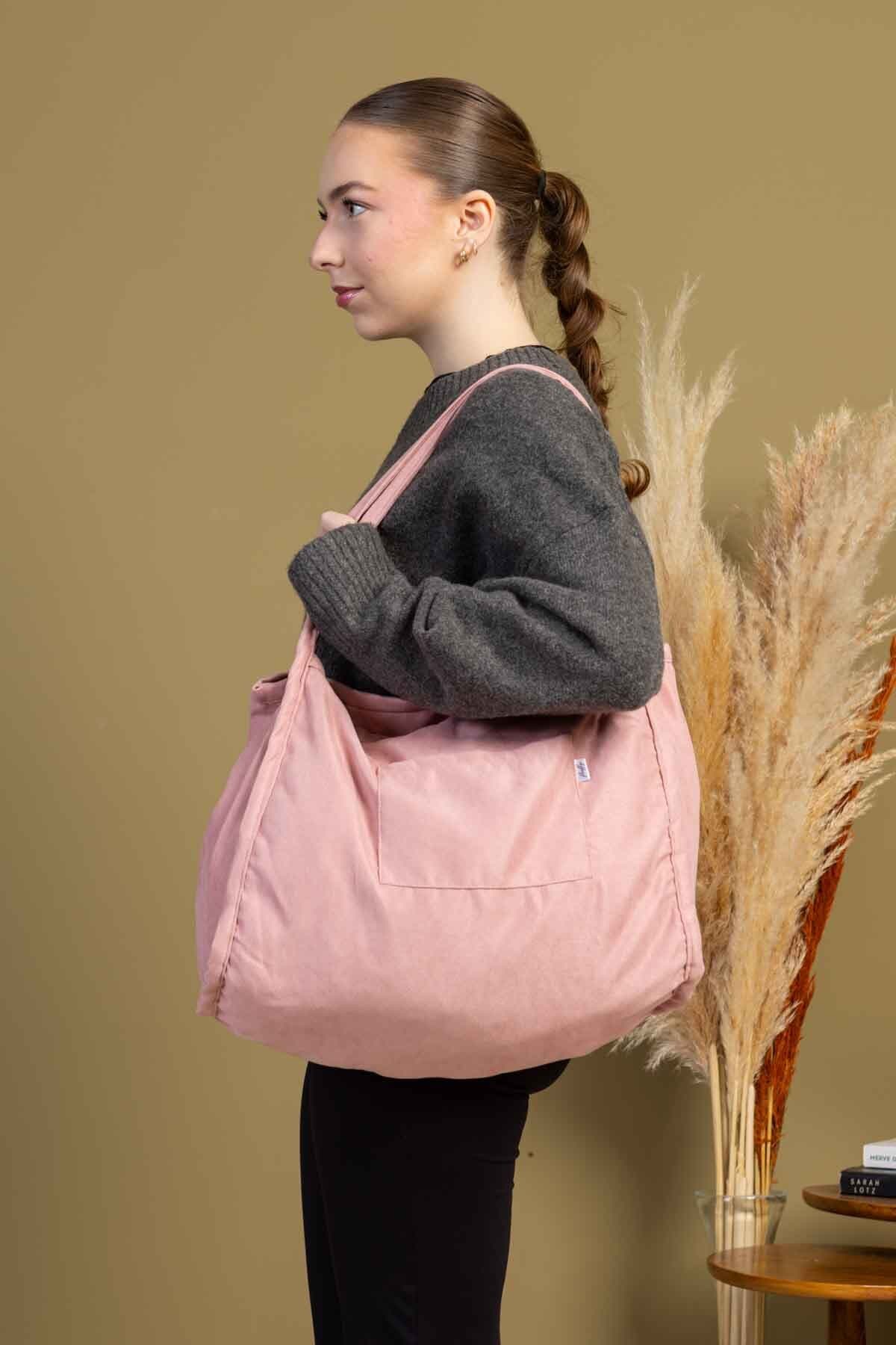 کیف مدرسهای زنانه fluffy زیپدار آستردار مدل Mute Bag Angelic 00s (32/36) کیف مدرسهای زنانه fluffy زیپدار آستردار مدل Mute Bag Angelic 00s (32/36)