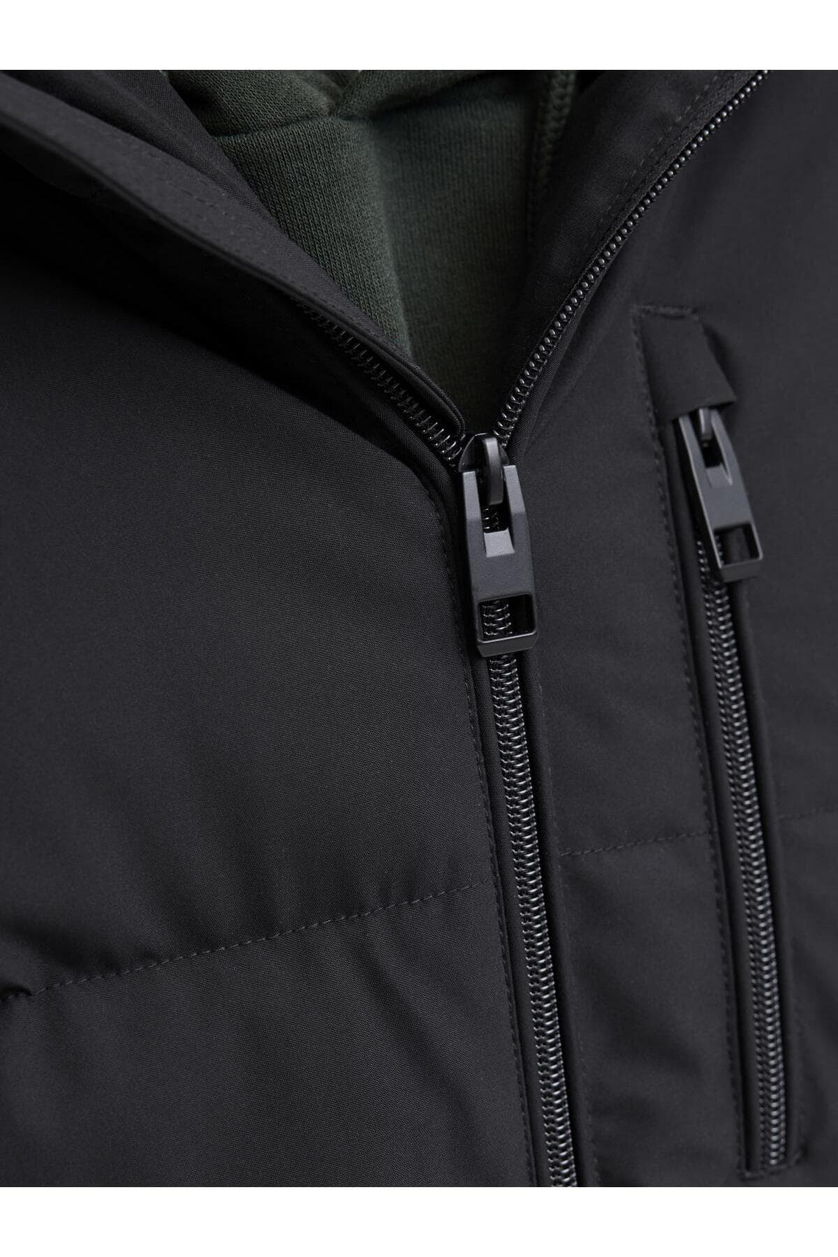 ژاکت پفی مردانه Jack & Jones مشکی مدل JJEOWEN ژاکت پفی مردانه Jack & Jones مشکی مدل JJEOWEN