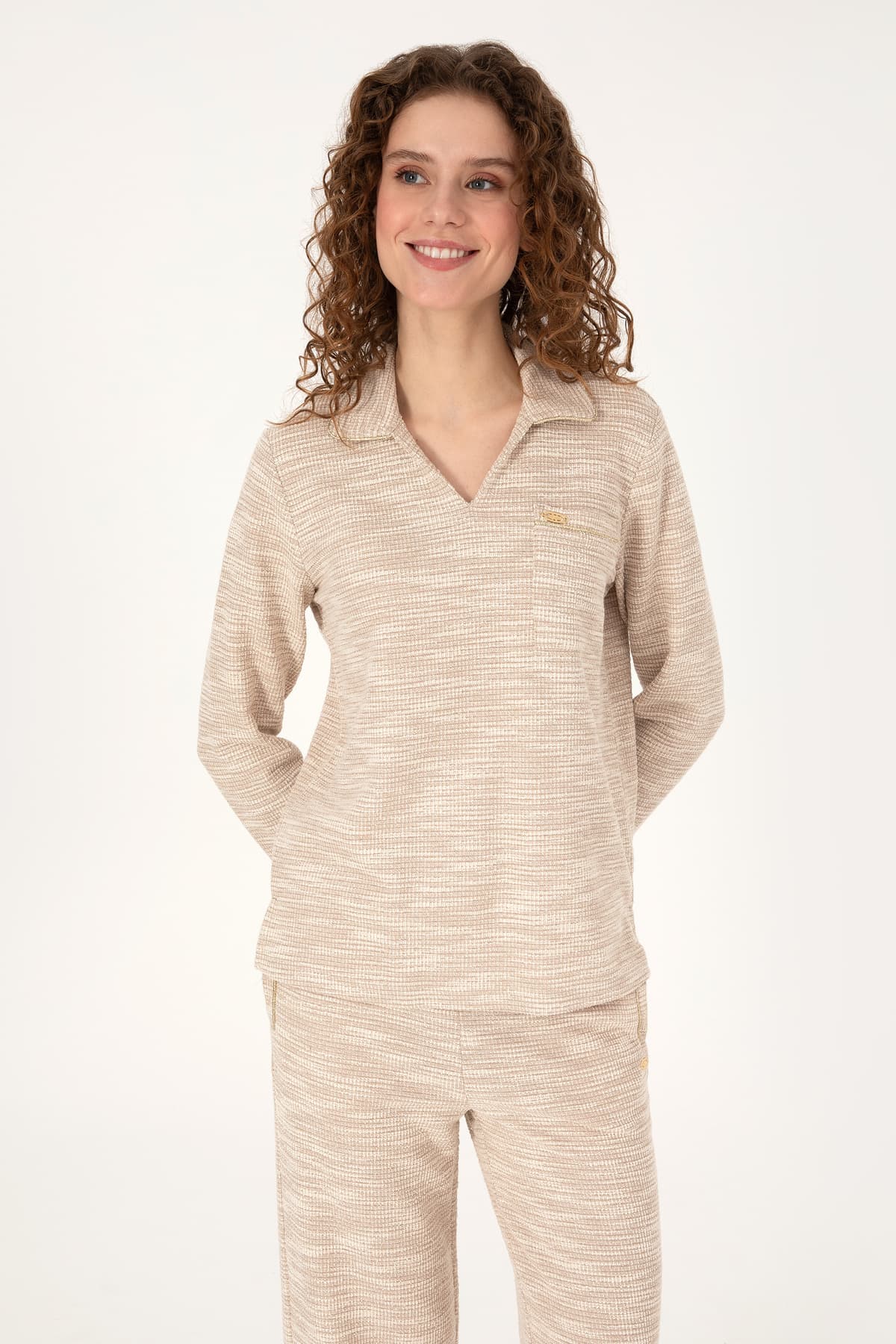 سویشرت زنانه U.S. Polo Assn. یقه پولو رنگ کرم مدل 50309326-VR256 سویشرت زنانه U.S. Polo Assn. یقه پولو رنگ کرم مدل 50309326-VR256