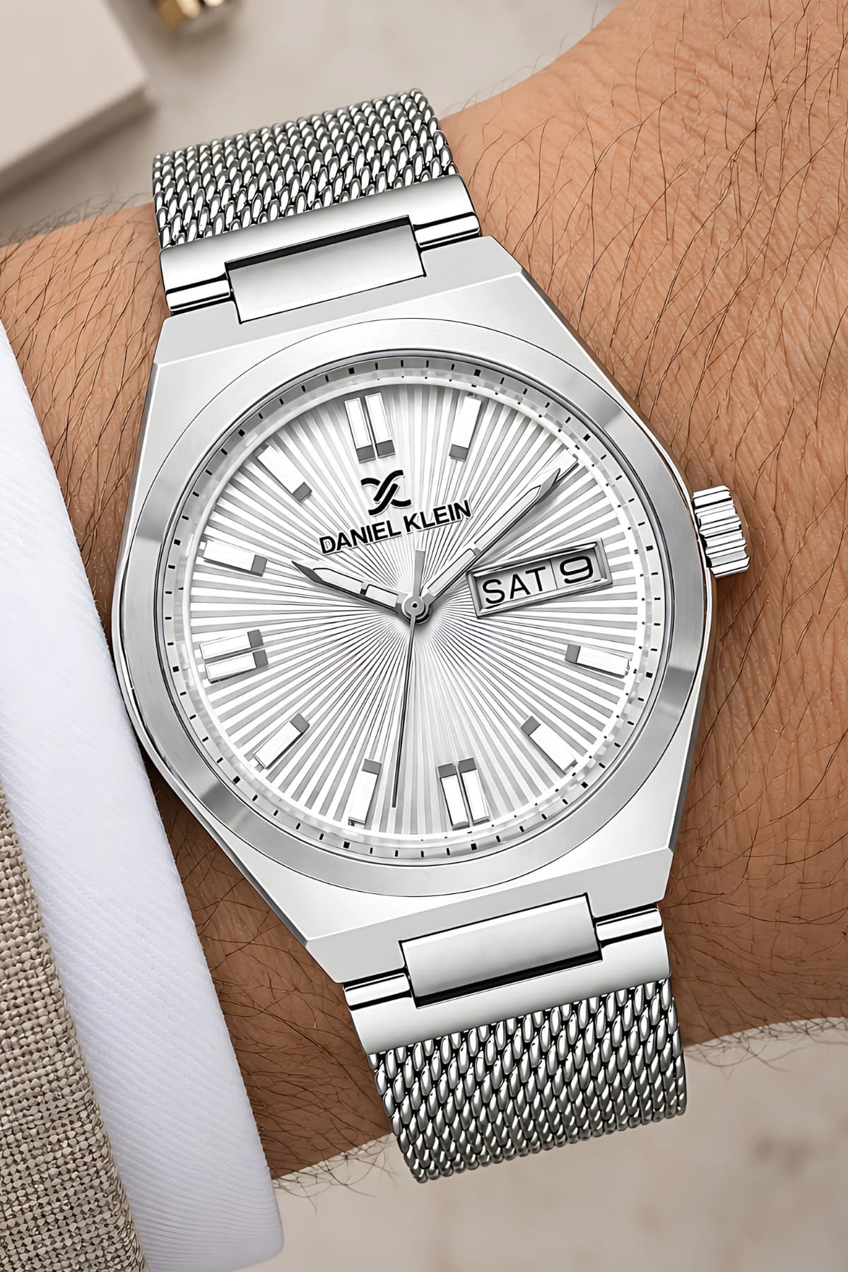 ساعت مچی مردانه Daniel Klein بند و کیس فولادی تقویمدار نقرهای-سفید مدل zmdk1203 ساعت مچی مردانه Daniel Klein بند و کیس فولادی تقویمدار نقرهای-سفید مدل zmdk1203