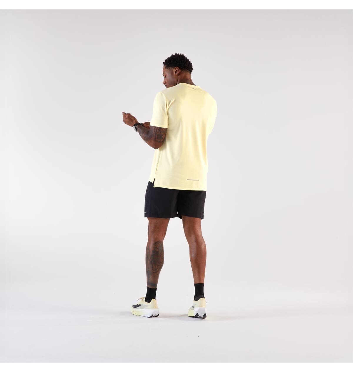 تیشرت مردانه دویدن Decathlon زرد مدل Kiprun Run 500 تیشرت مردانه دویدن Decathlon زرد مدل Kiprun Run 500