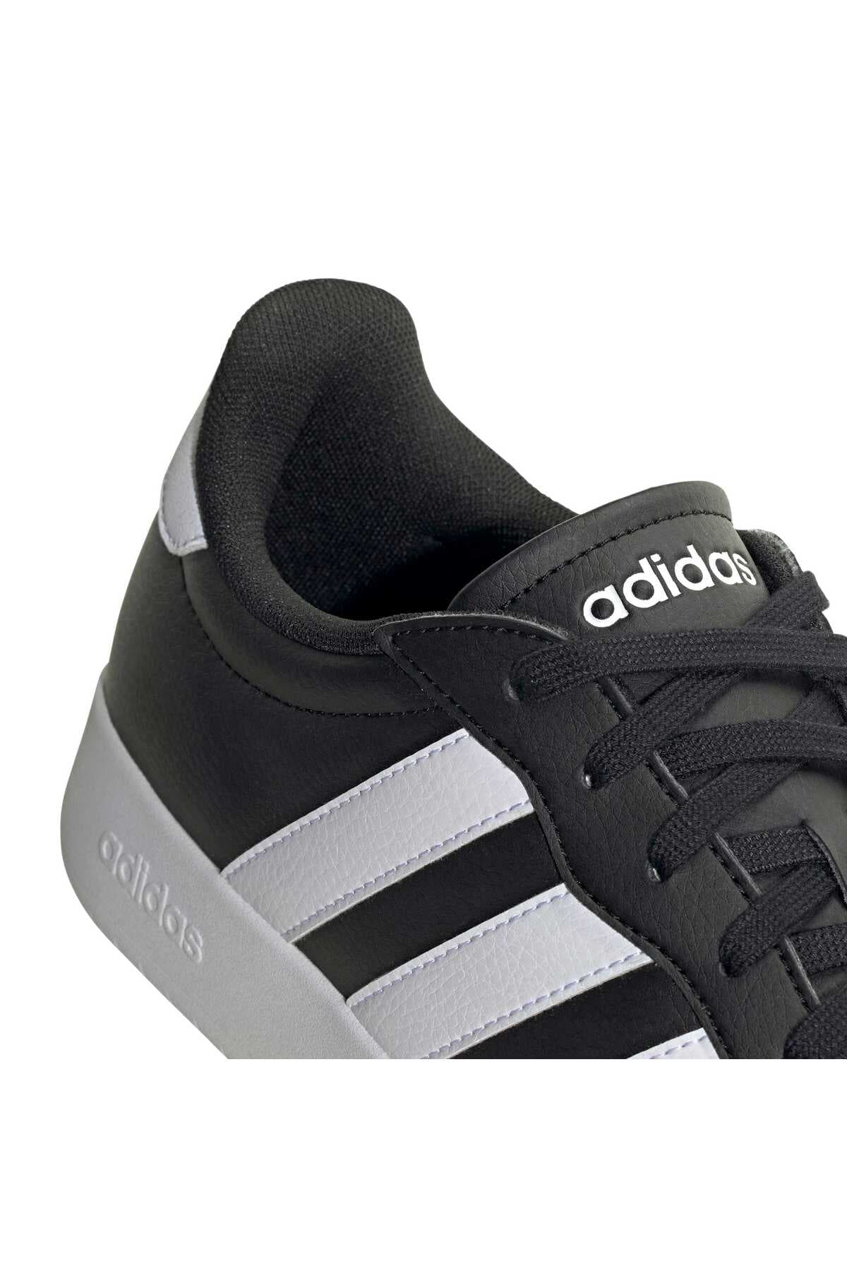 کفش کتانی adidas مدل Barreda JI2307 کفش کتانی adidas مدل Barreda JI2307
