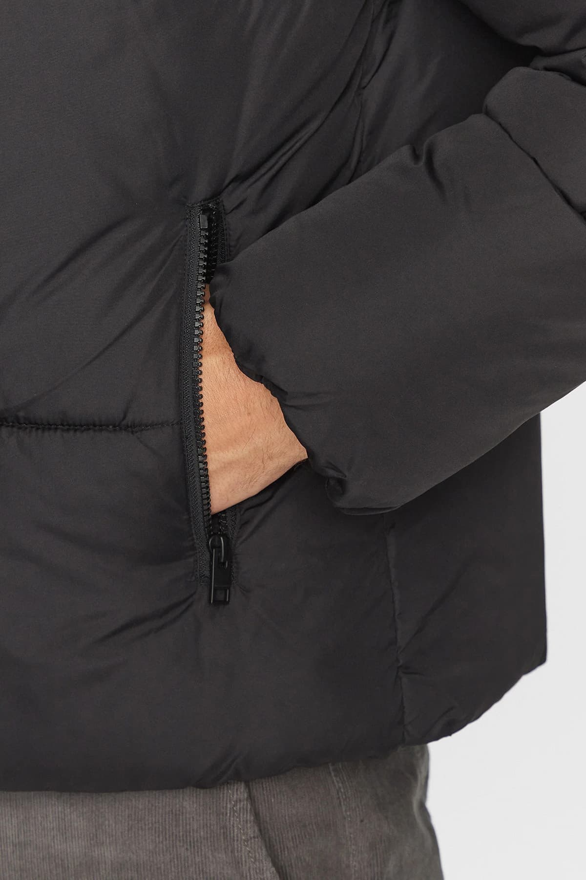 کاپشن پافر مردانه Jack & Jones یقه ایستاده Jjmax مشکی مدل 12238745 کاپشن پافر مردانه Jack & Jones یقه ایستاده Jjmax مشکی مدل 12238745
