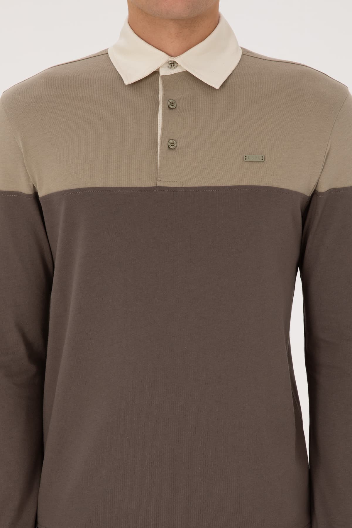 سوئیشرت مردانه U.S. Polo Assn. فیت معمولی یقه پولو خاکی روشن مدل 50316428-VR183 سوئیشرت مردانه U.S. Polo Assn. فیت معمولی یقه پولو خاکی روشن مدل 50316428-VR183
