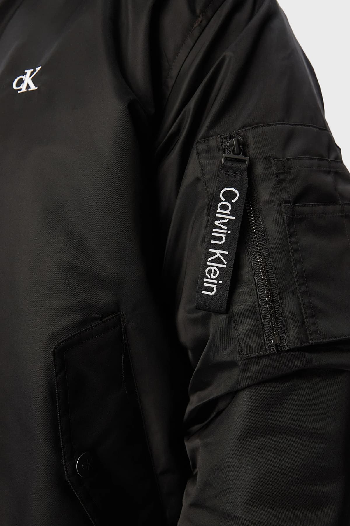 کاپشن مردانه Calvin Klein دافع آب فیت ریلکس یقه کالج مدل LV04RG505GUB1 کاپشن مردانه Calvin Klein دافع آب فیت ریلکس یقه کالج مدل LV04RG505GUB1