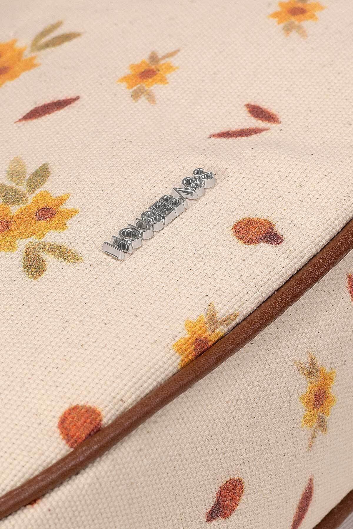 کیف دوشی زنانه Housebags کانواس با طرح بابونه Ivory Meadow کیف دوشی زنانه Housebags کانواس با طرح بابونه Ivory Meadow