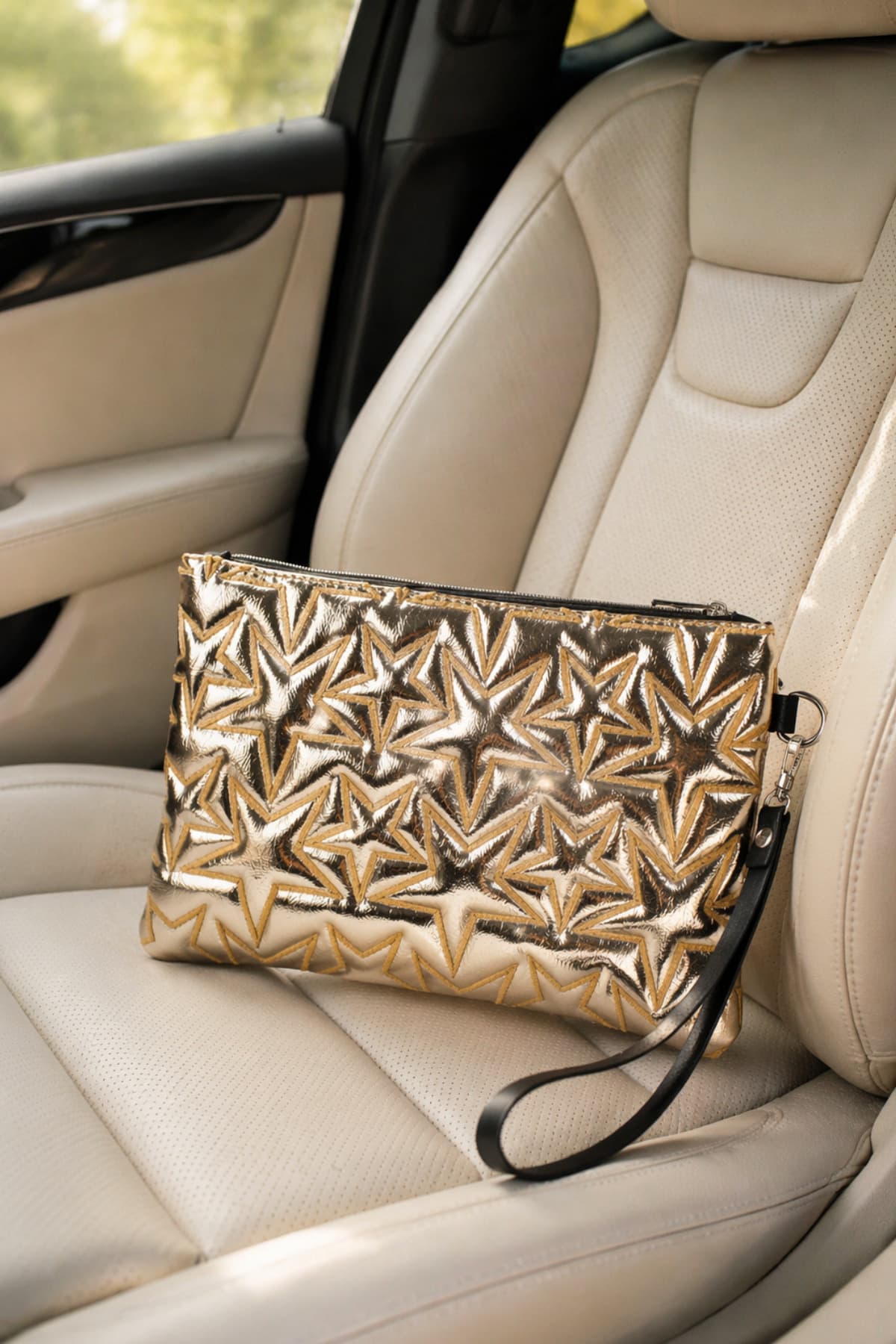 کیف کلاچ زنانه Adelina Bags طلایی گلدوزی ستارهای آستر ساتن بند مچی کیف کلاچ زنانه Adelina Bags طلایی گلدوزی ستارهای آستر ساتن بند مچی