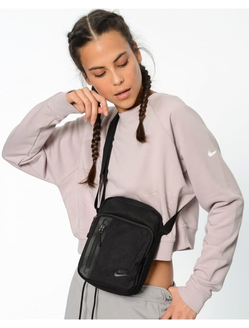 کیف دوشی مردانه Nike Tech Small مدل BA5268 کیف دوشی مردانه Nike Tech Small مدل BA5268