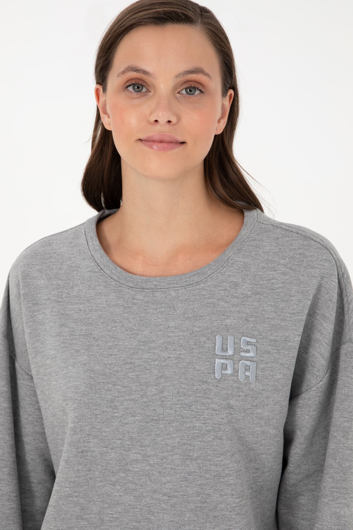 سویشرت زنانه U.S. Polo Assn. یقه گرد بیسیک طوسی ملانژ مدل 50296919-VR086 سویشرت زنانه U.S. Polo Assn. یقه گرد بیسیک طوسی ملانژ مدل 50296919-VR086
