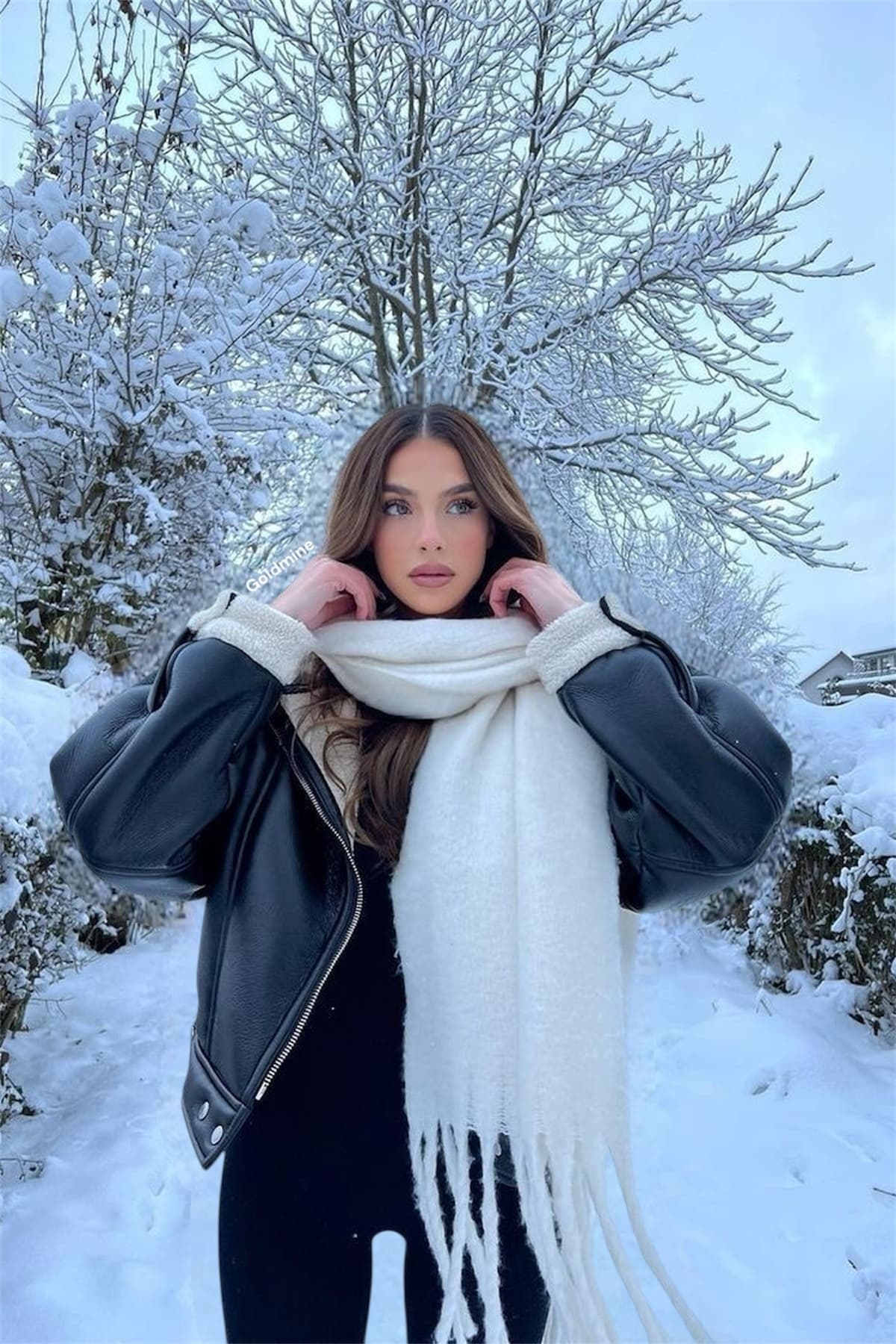 شال گردن زنانه Goldmine بوکله نرم شال گردن زنانه Goldmine بوکله نرم
