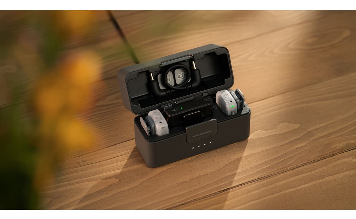 میکروفون بیسیم DJI Mic Mini 2 با 2 فرستنده، 1 گیرنده و کیس شارژ میکروفون بیسیم DJI Mic Mini 2 با 2 فرستنده، 1 گیرنده و کیس شارژ