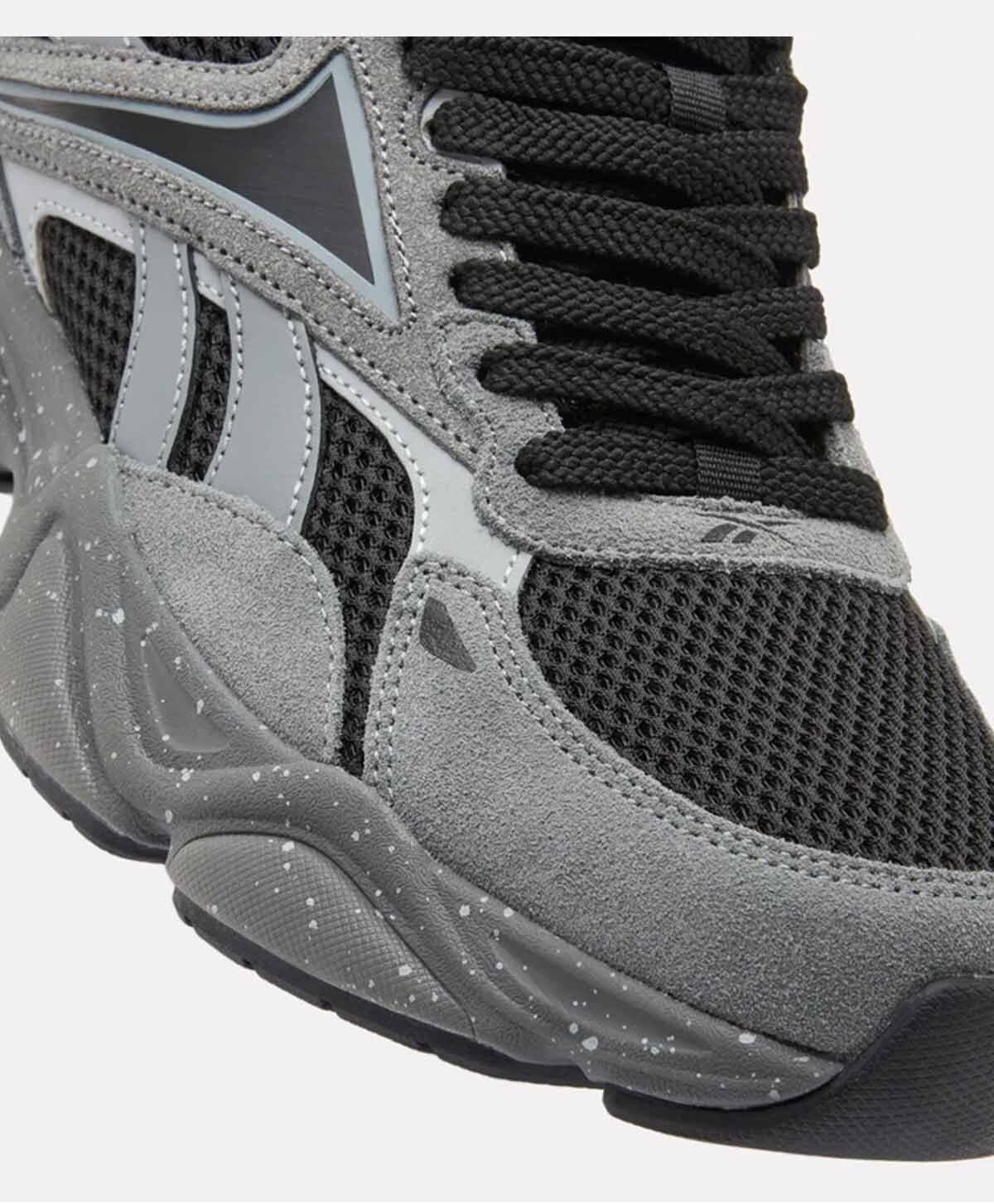 کفش اسنیکر مردانه Reebok خاکستری مشکی زیره ضخیم توری مدل Charge Run کفش اسنیکر مردانه Reebok خاکستری مشکی زیره ضخیم توری مدل Charge Run
