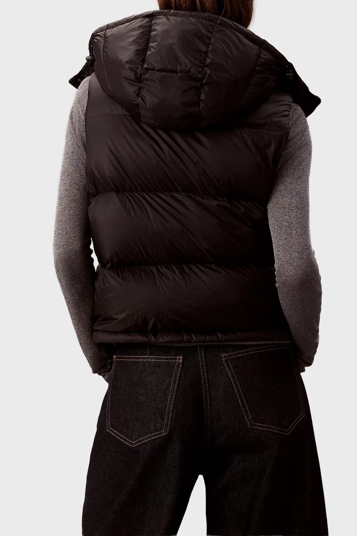 جلیقه پفی زنانه Calvin Klein کاپیتونه کلاهدار Boxy Fit مدل LV047D500GUB1 جلیقه پفی زنانه Calvin Klein کاپیتونه کلاهدار Boxy Fit مدل LV047D500GUB1