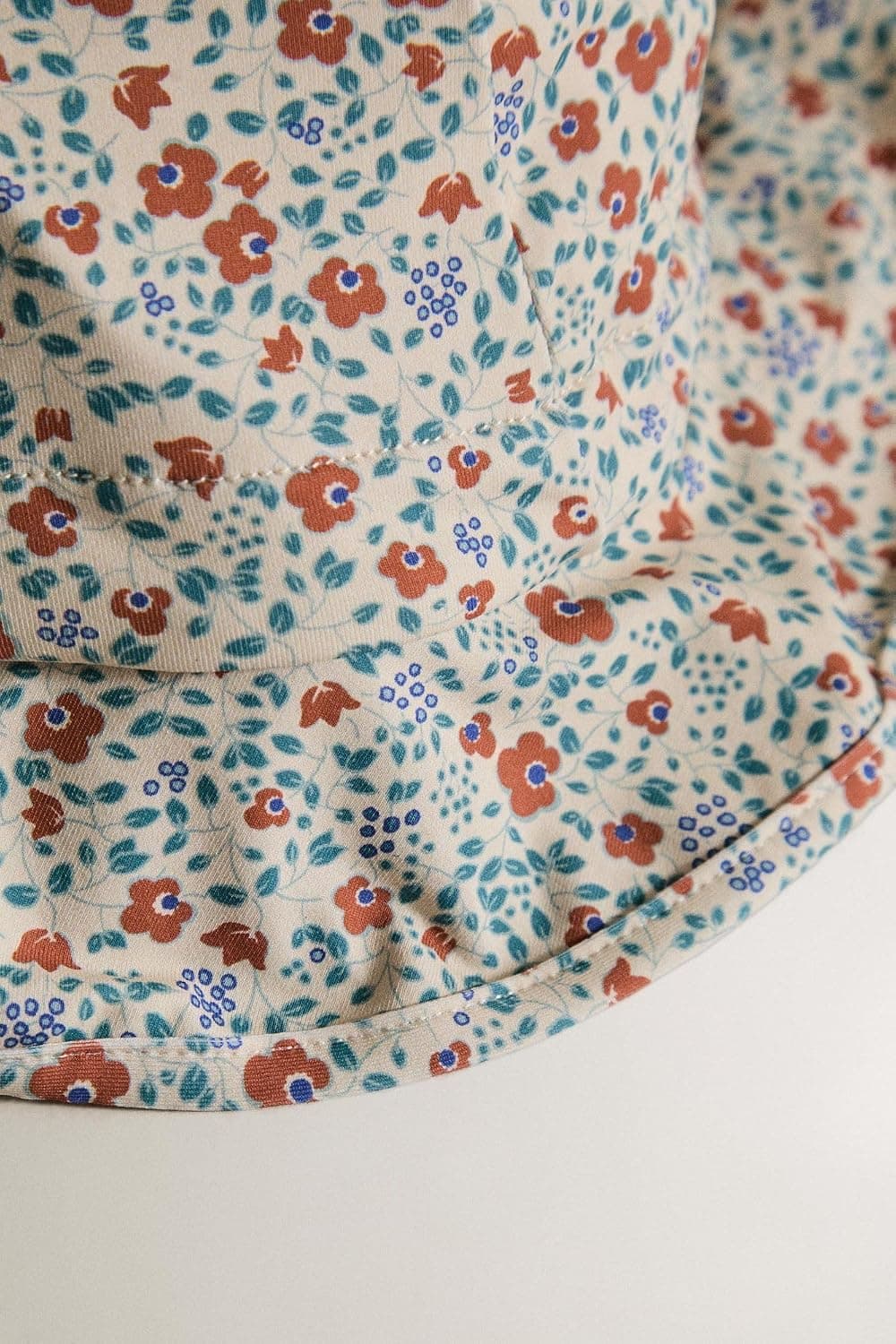 کلاه ساحلی بچگانه Zara گلدار رنگ ماسهای سایز 49 cm کلاه ساحلی بچگانه Zara گلدار رنگ ماسهای سایز 49 cm