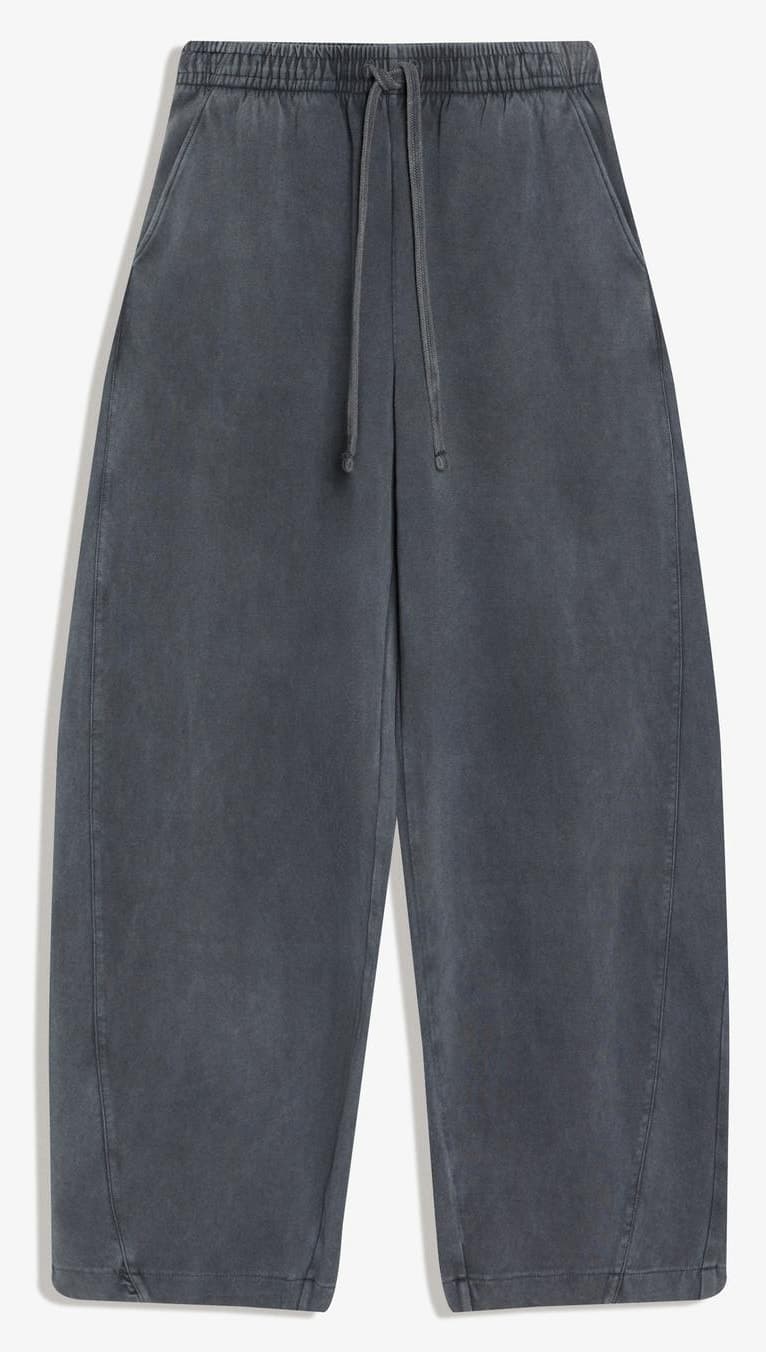 شلوار گرمکن زنانه Bershka barrel fit با بند و پرزدار شلوار گرمکن زنانه Bershka barrel fit با بند و پرزدار