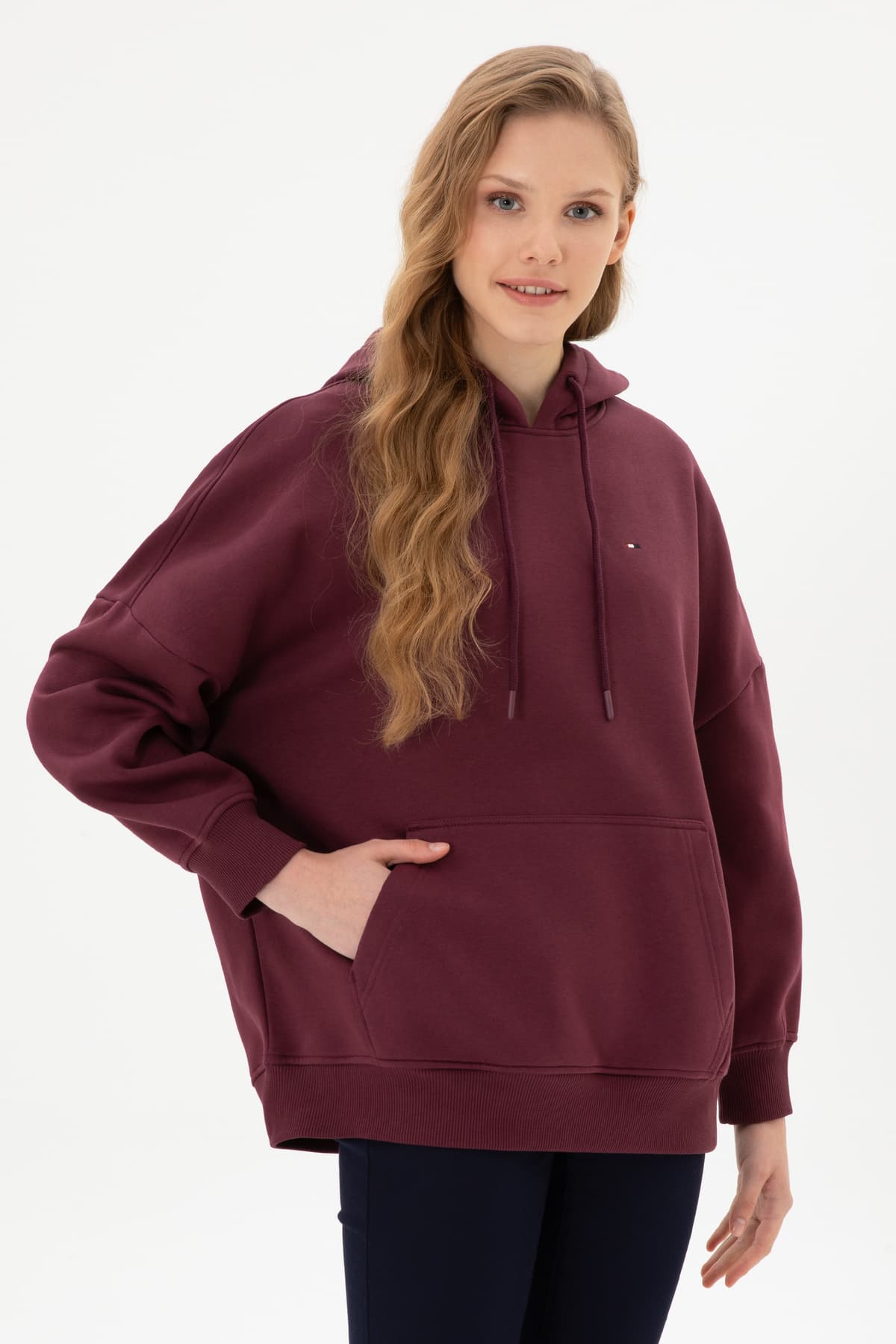 سوئیشرت زنانه U.S. Polo Assn. زرشکی با کلاه شاردون مدل 50313567-VR177 سوئیشرت زنانه U.S. Polo Assn. زرشکی با کلاه شاردون مدل 50313567-VR177