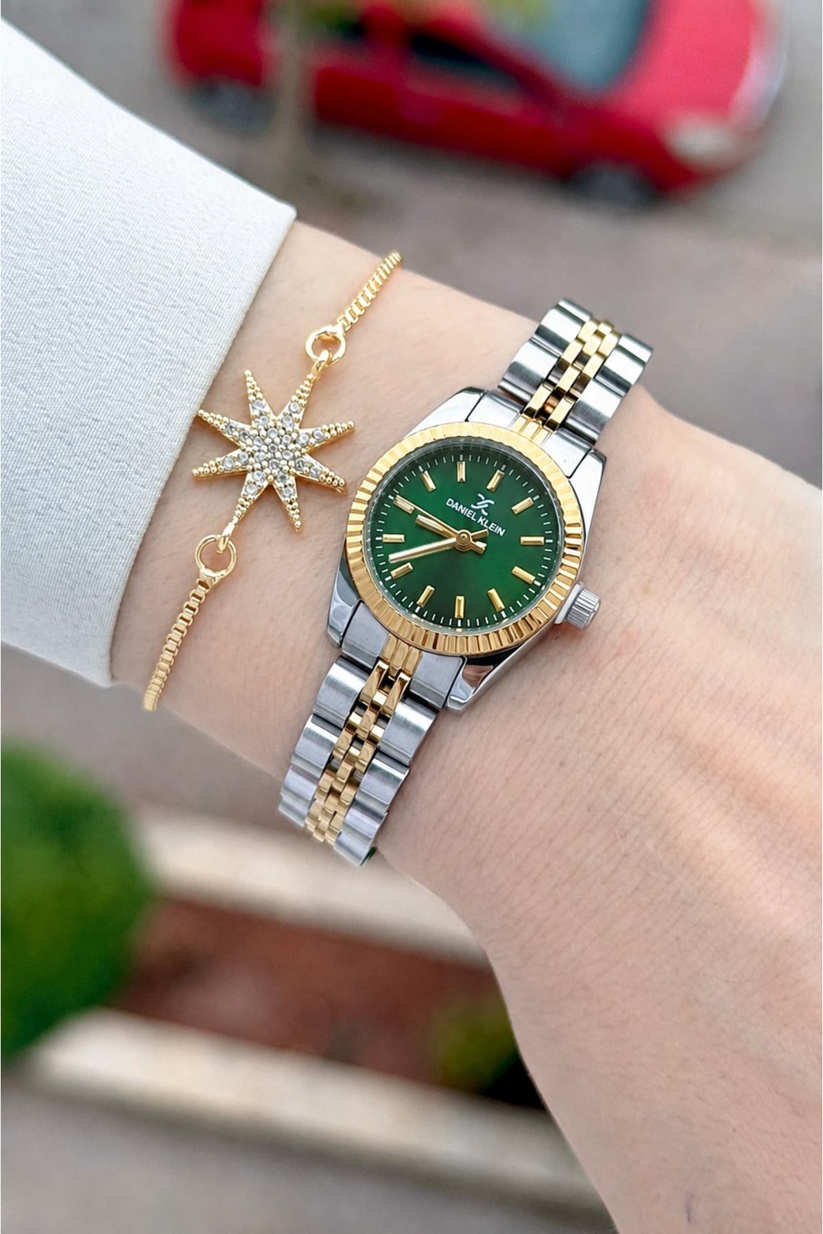 ساعت مچی زنانه Daniel Klein صفحه و بند سبز 22.5 mm همراه دستبند ساعت مچی زنانه Daniel Klein صفحه و بند سبز 22.5 mm همراه دستبند