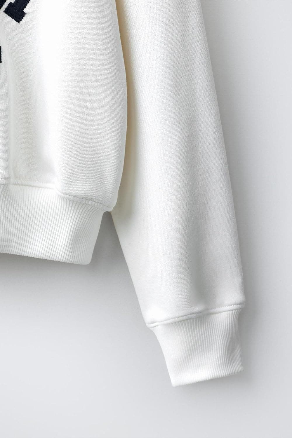 سوئیشرت مردانه Zara ورزشی با طرح شعار سوئیشرت مردانه Zara ورزشی با طرح شعار