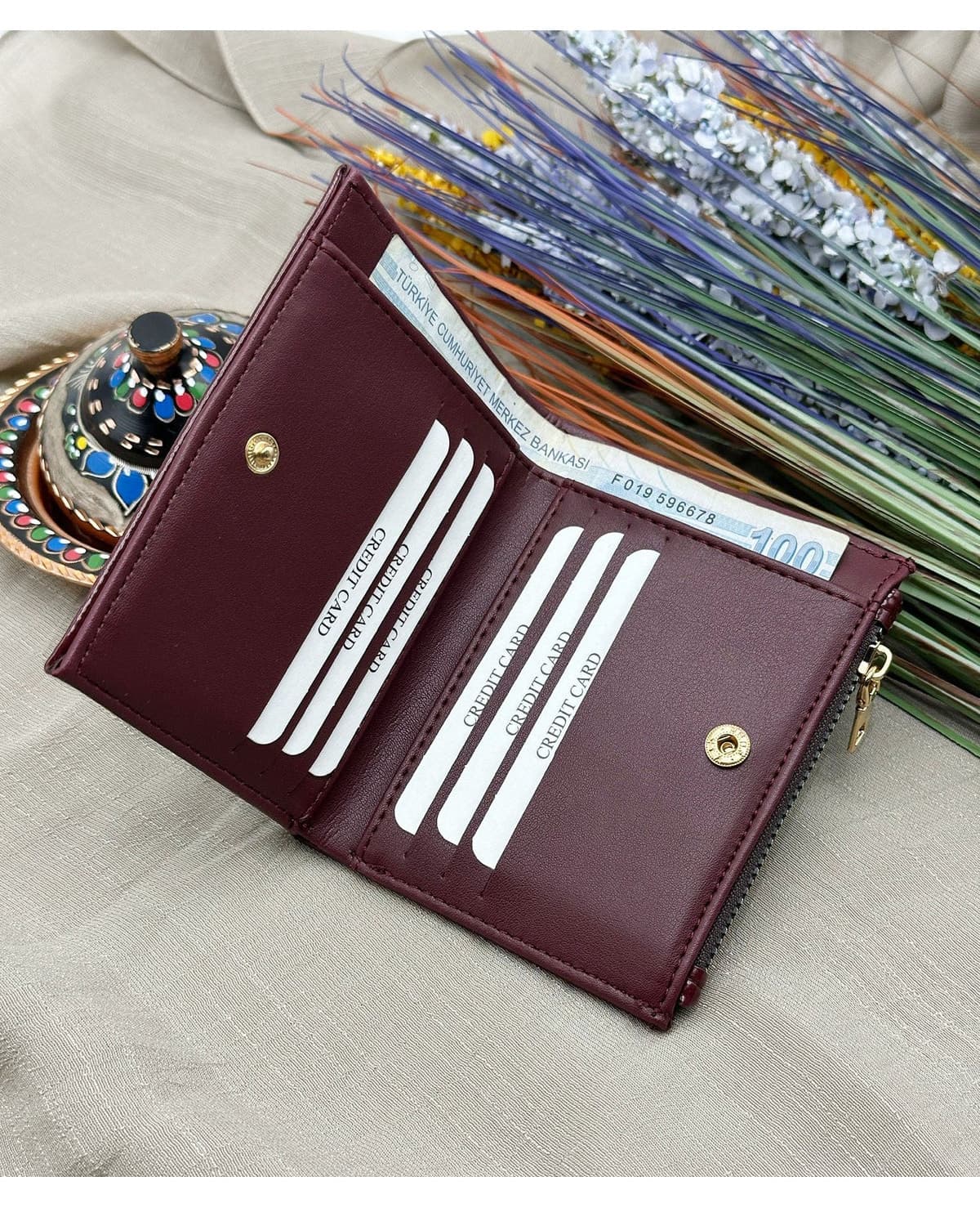 کیف پول زنانه Womancraft با جا اسکناسی و جا خرد مدل Santos کیف پول زنانه Womancraft با جا اسکناسی و جا خرد مدل Santos