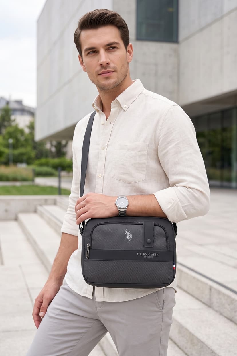 کیف پستچی مردانه U.S. Polo Assn. مشکی مدل 24538 کیف پستچی مردانه U.S. Polo Assn. مشکی مدل 24538