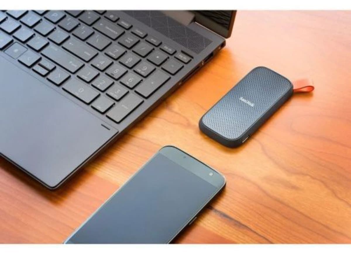 حافظه SSD قابل حمل Sandisk ظرفیت 1TB مدل SDSSDE30-1T00-G26 حافظه SSD قابل حمل Sandisk ظرفیت 1TB مدل SDSSDE30-1T00-G26