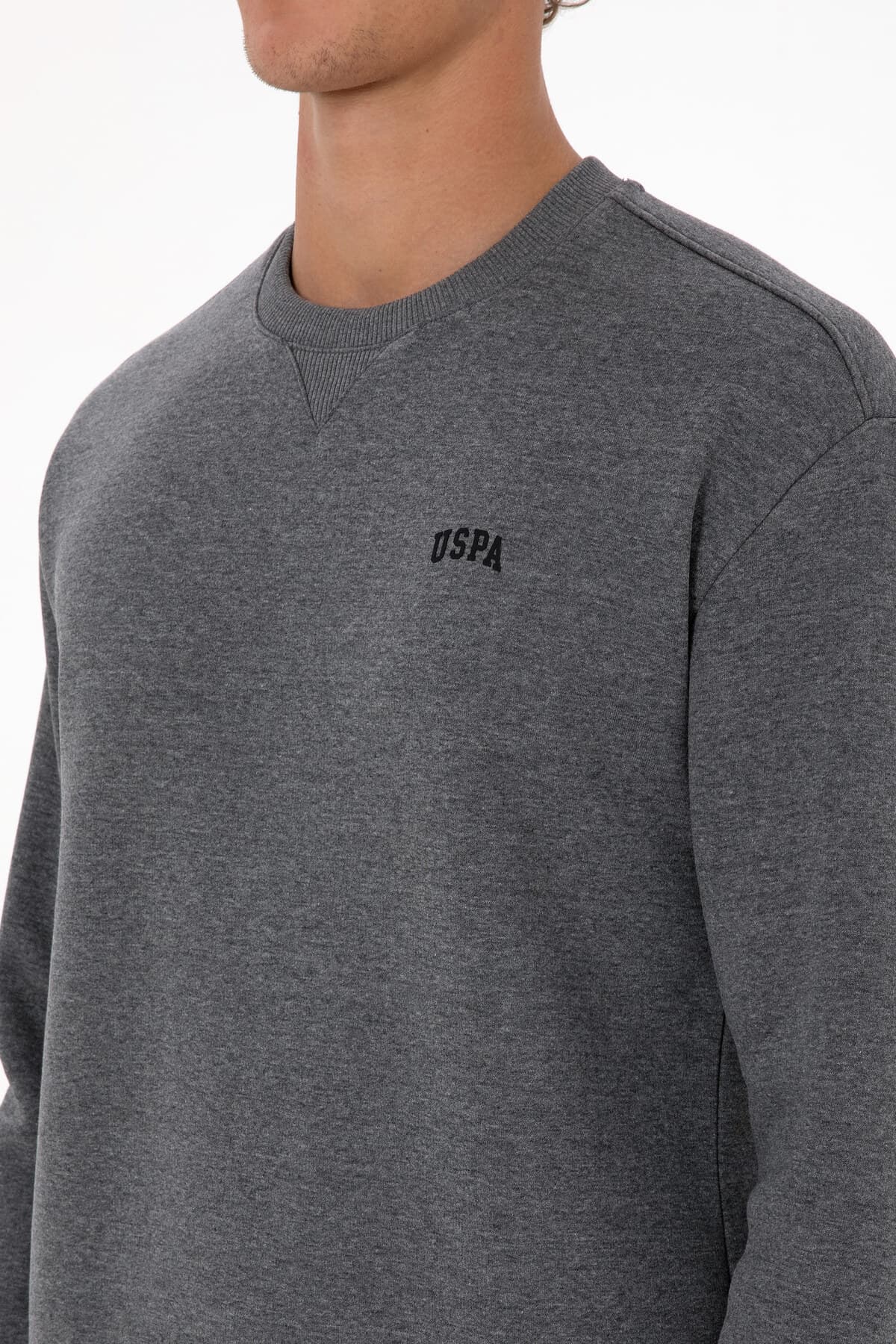 سوئیشرت مردانه U.S. Polo Assn. کامفورت یقه گرد پرزدار آنتراسیت ملانژ مدل 50313757-VR081 سوئیشرت مردانه U.S. Polo Assn. کامفورت یقه گرد پرزدار آنتراسیت ملانژ مدل 50313757-VR081