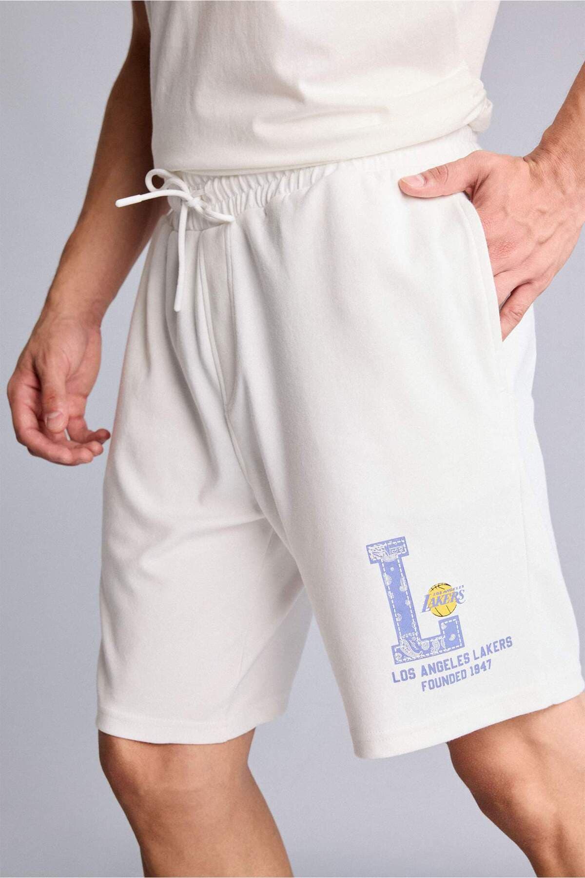 شورت مردانه Defacto NBA Los Angeles Lakers نخی فیت استاندارد اکرو مدل H3853AX26SM شورت مردانه Defacto NBA Los Angeles Lakers نخی فیت استاندارد اکرو مدل H3853AX26SM