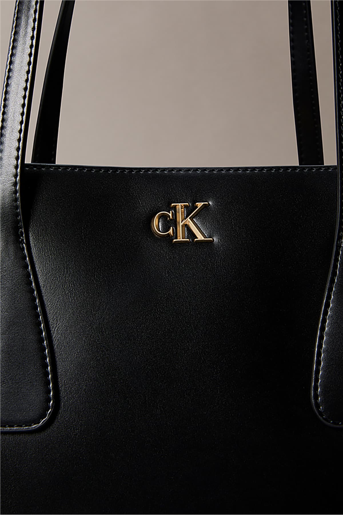 کیف دوشی زنانه Calvin Klein مدل Ck Medium Work Tote کیف دوشی زنانه Calvin Klein مدل Ck Medium Work Tote