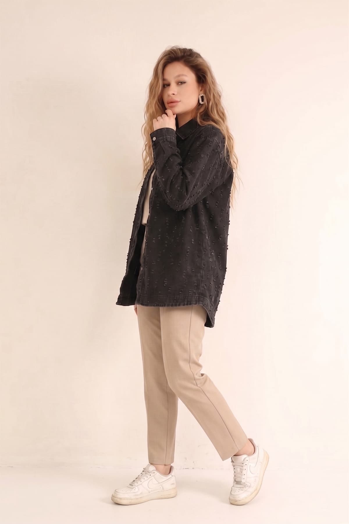 ژاکت جین زنانه Suede Style با تزئین دستباف مدل 5563 ژاکت جین زنانه Suede Style با تزئین دستباف مدل 5563