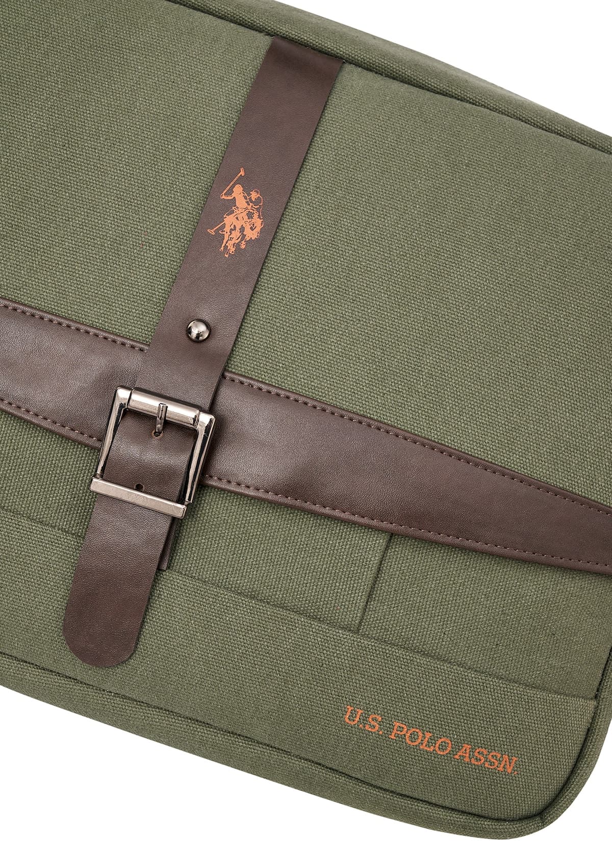 کیف پستچی مردانه U.S. Polo Assn کتانی با جای لپتاپ مدل 24544 خاکی کیف پستچی مردانه U.S. Polo Assn کتانی با جای لپتاپ مدل 24544 خاکی