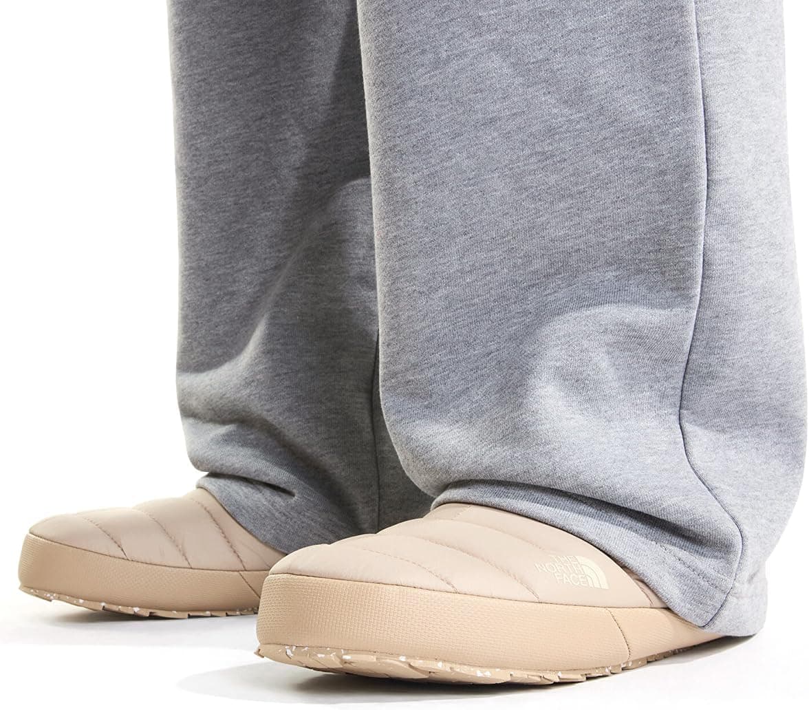 بوت اوتدور زنانه THE NORTH FACE بژ مدل Thermoball Traction NF0A331HU421 بوت اوتدور زنانه THE NORTH FACE بژ مدل Thermoball Traction NF0A331HU421
