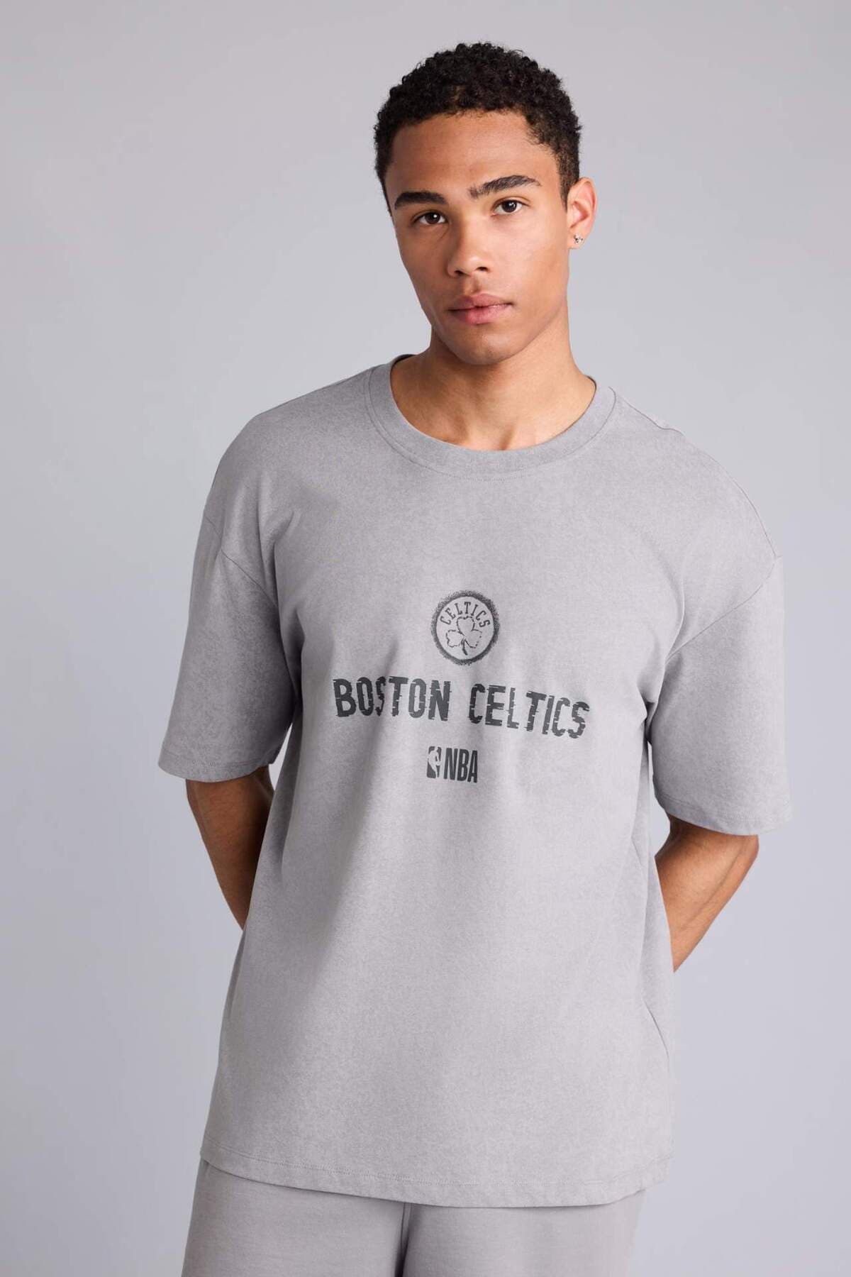 تیشرت مردانه Defacto پنبه %100 اورسایز آستین کوتاه NBA Boston Celtics مدل G0915AX26SM تیشرت مردانه Defacto پنبه %100 اورسایز آستین کوتاه NBA Boston Celtics مدل G0915AX26SM