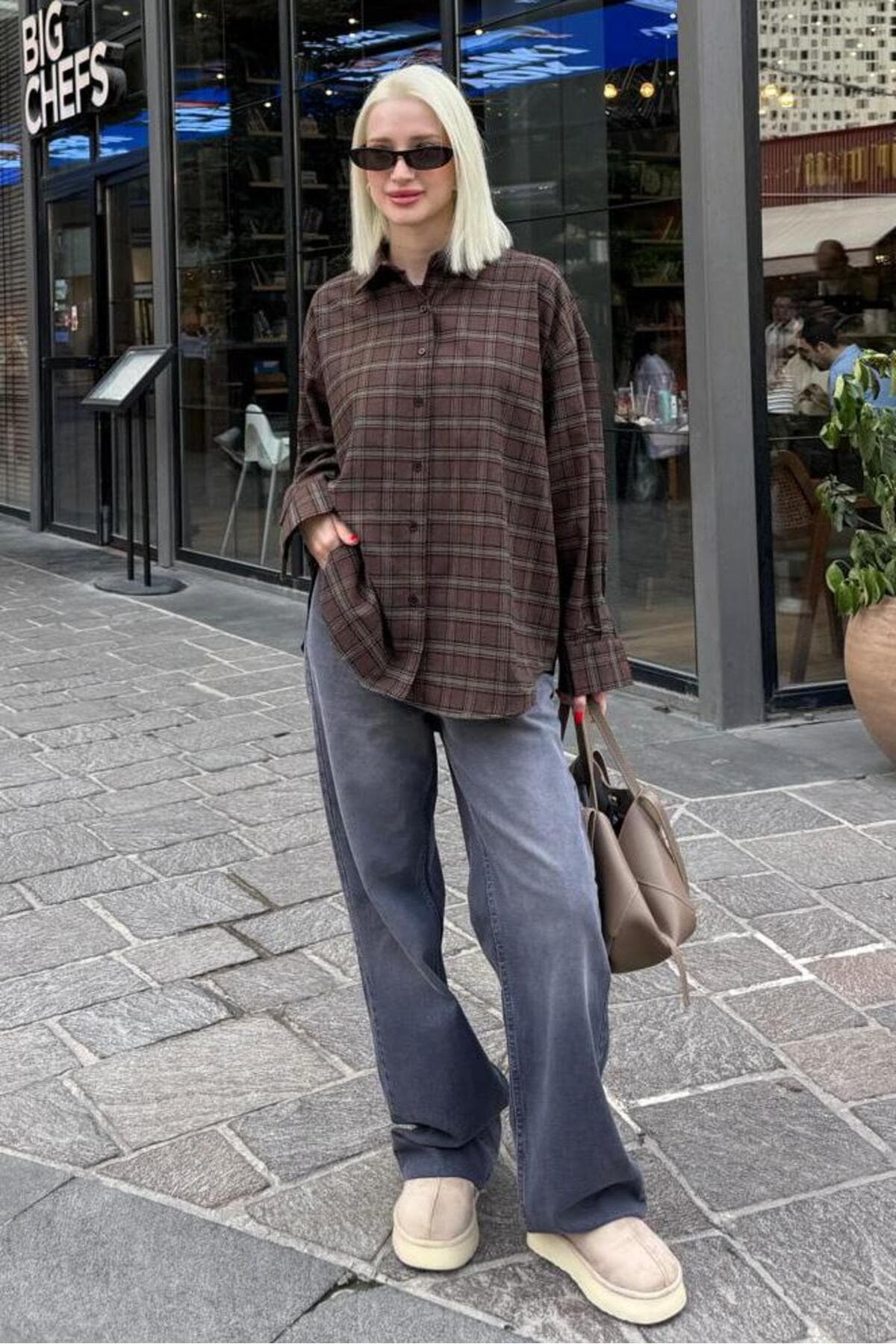 پیراهن زنانه Madmext قهوهای اورسایز چهارخونه مدل MG2589 پیراهن زنانه Madmext قهوهای اورسایز چهارخونه مدل MG2589