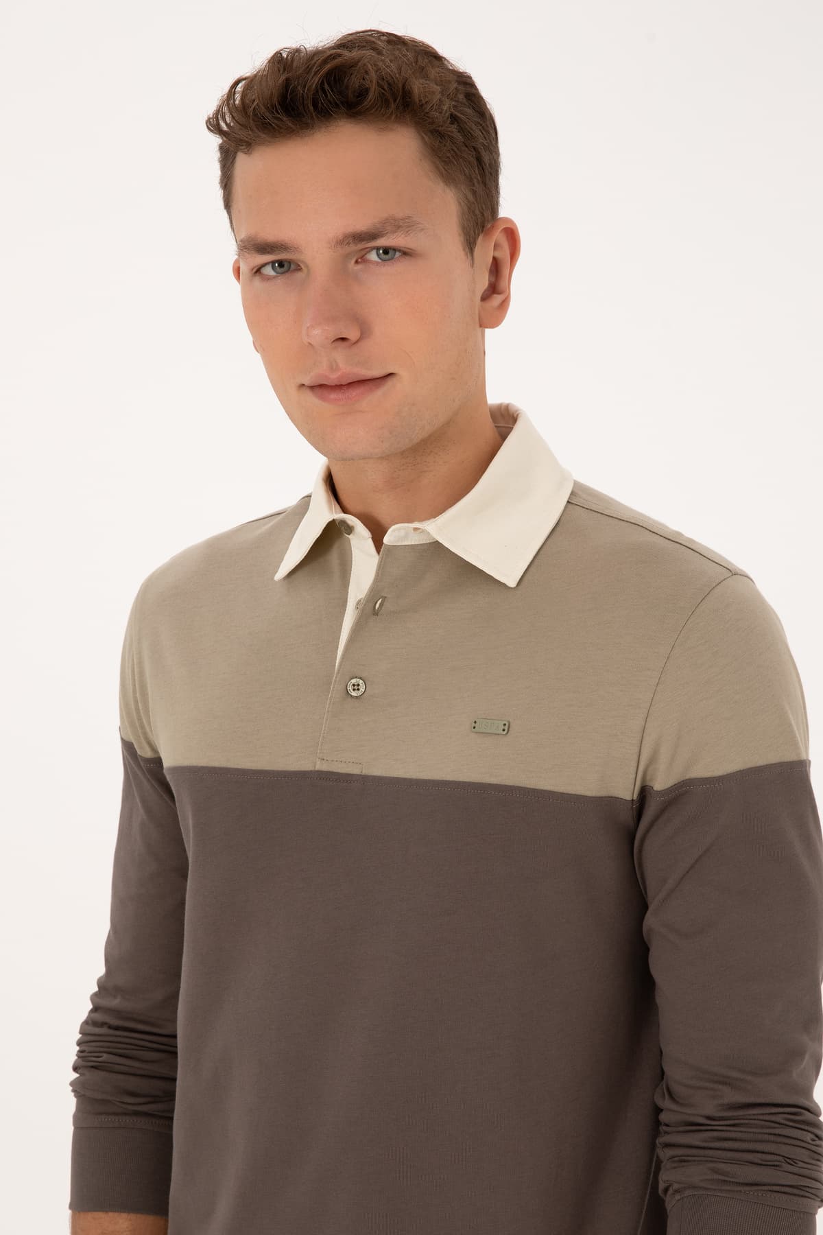 سوئیشرت مردانه U.S. Polo Assn. فیت معمولی یقه پولو خاکی روشن مدل 50316428-VR183 سوئیشرت مردانه U.S. Polo Assn. فیت معمولی یقه پولو خاکی روشن مدل 50316428-VR183