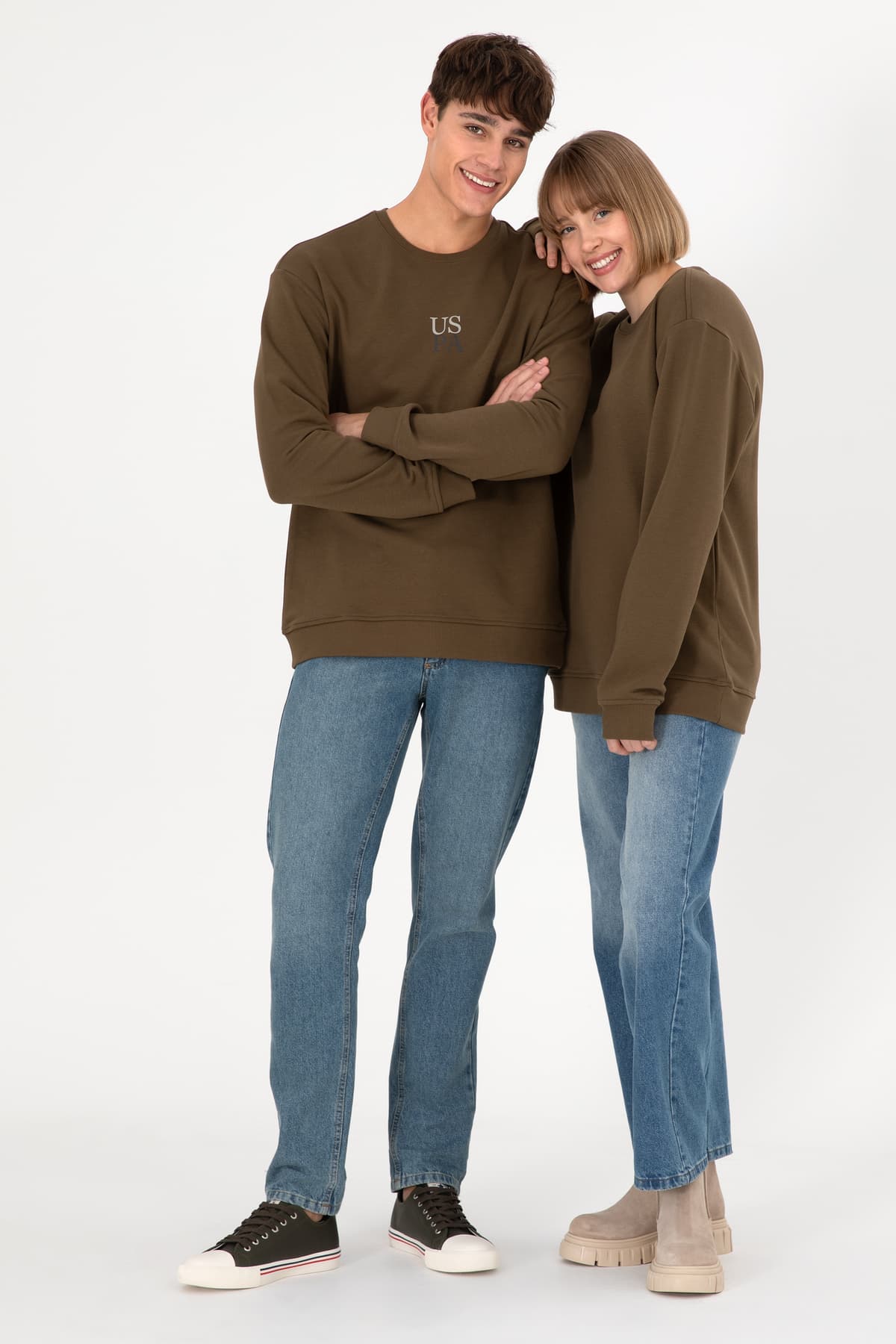 سوئیشرت مردانه U.S. Polo Assn. کامفورت فیت یقه گرد خاکی مدل 50293420-VR027 سوئیشرت مردانه U.S. Polo Assn. کامفورت فیت یقه گرد خاکی مدل 50293420-VR027