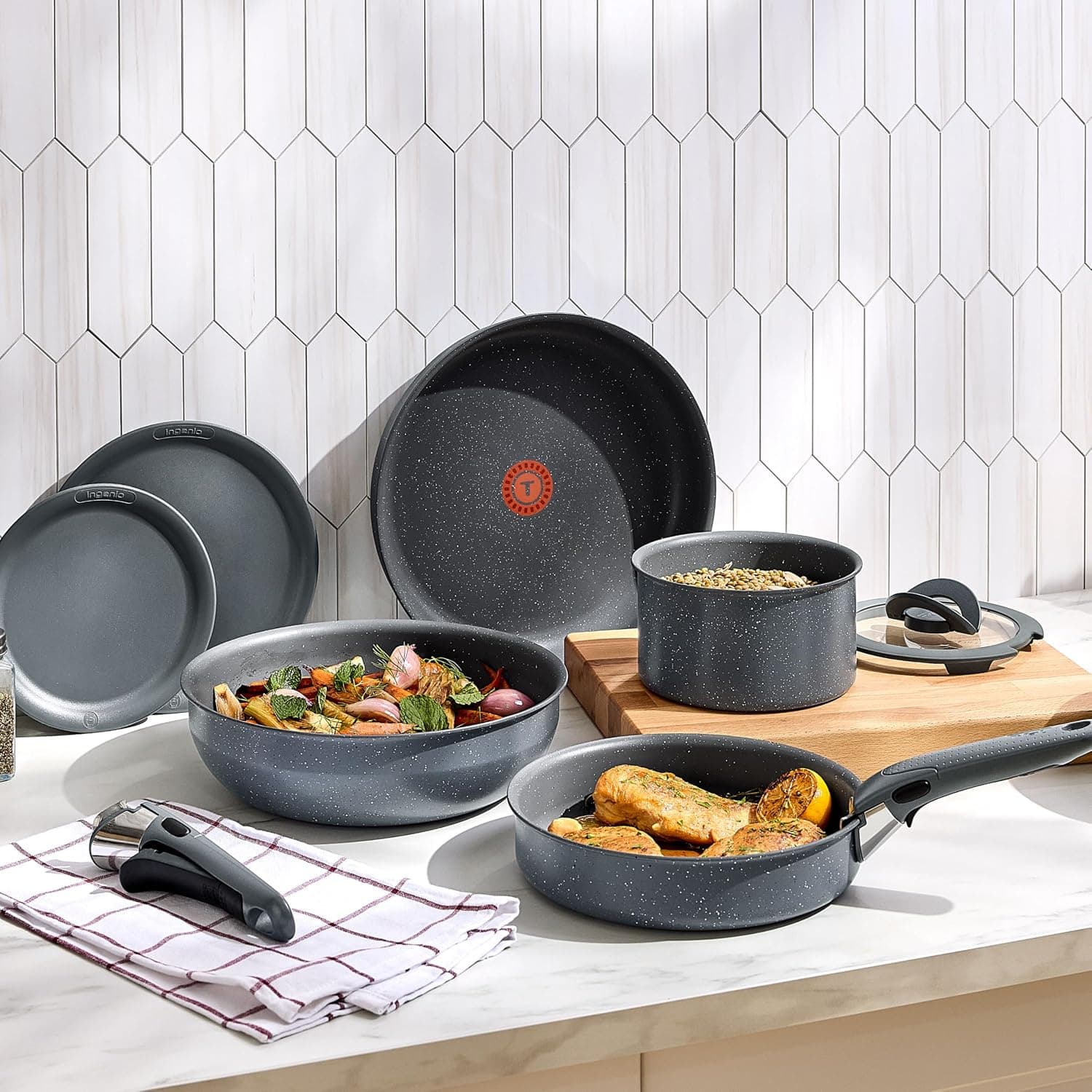 سرویس قابلمه و تابه Tefal Ingenio Essentials 11 پارچه نچسب گرانیتی تیتانیومی، دسته جداشونده، خاکستری سرویس قابلمه و تابه Tefal Ingenio Essentials 11 پارچه نچسب گرانیتی تیتانیومی، دسته جداشونده، خاکستری