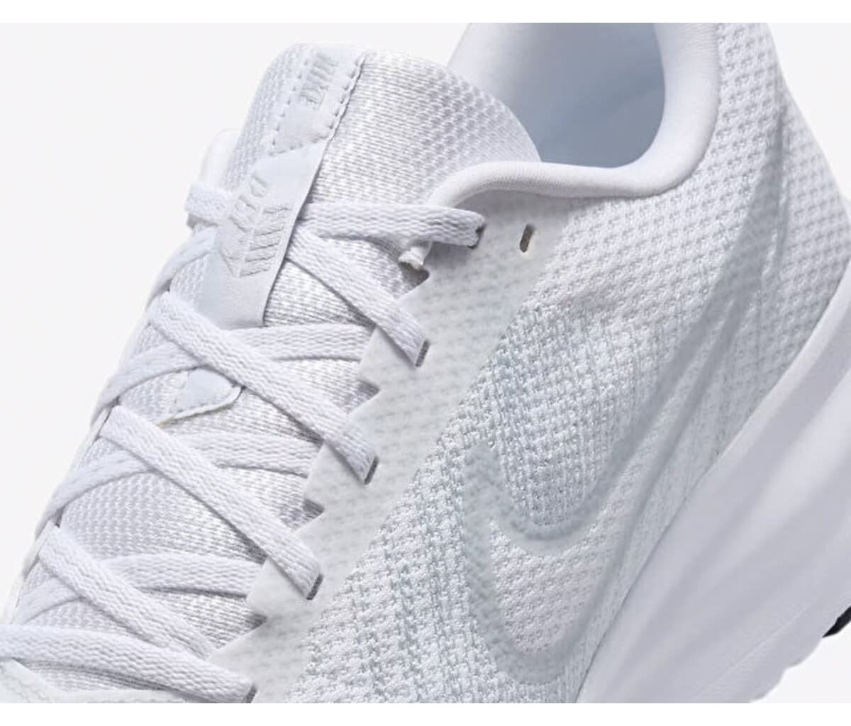 کفش دویدن مردانه Nike سفید مدل Run Defy HM9594-100 کفش دویدن مردانه Nike سفید مدل Run Defy HM9594-100