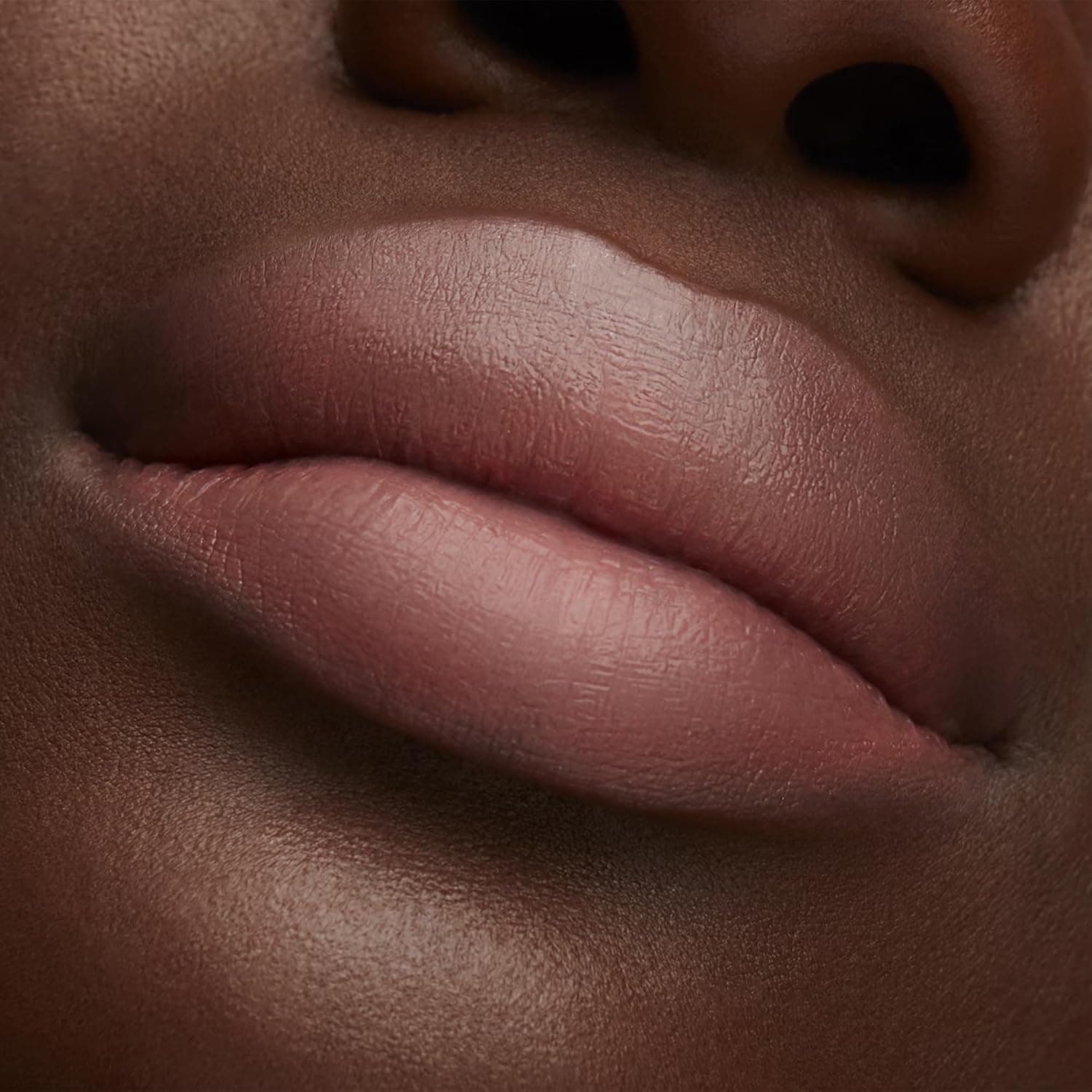 رژلب MAC Lustre Lipstick مدل Hug Me رژلب MAC Lustre Lipstick مدل Hug Me