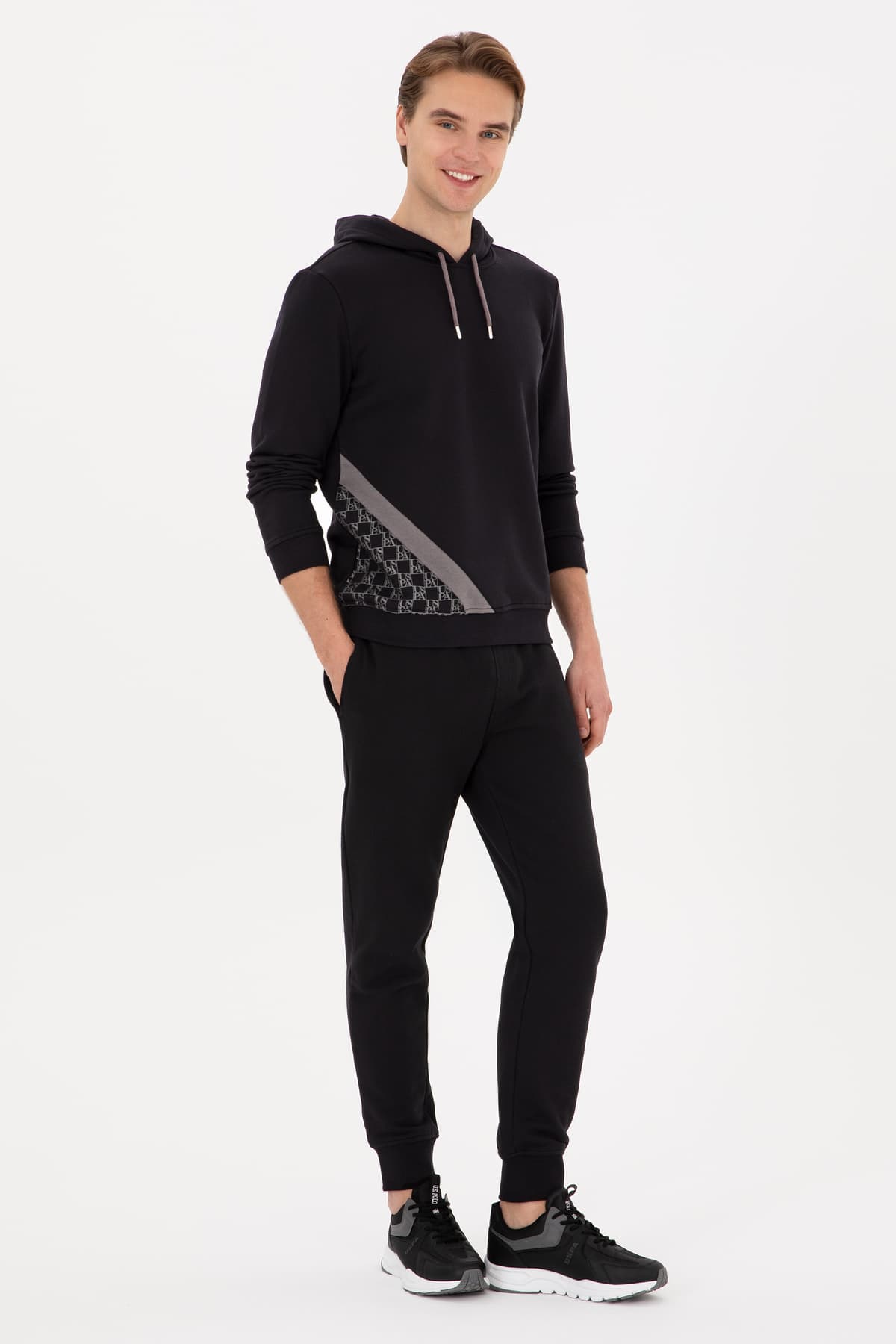 سوئیشرت مردانه U.S. Polo Assn. فیت معمولی کاپشوندار مشکی مدل 50315691-VR046 سوئیشرت مردانه U.S. Polo Assn. فیت معمولی کاپشوندار مشکی مدل 50315691-VR046