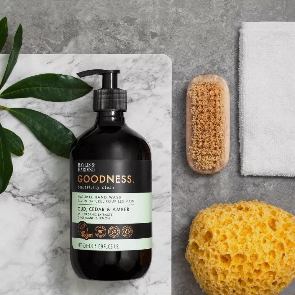 صابون مایع دست Baylis & Harding رایحه عود، سدر و کهربا Goodness 500ml صابون مایع دست Baylis & Harding رایحه عود، سدر و کهربا Goodness 500ml