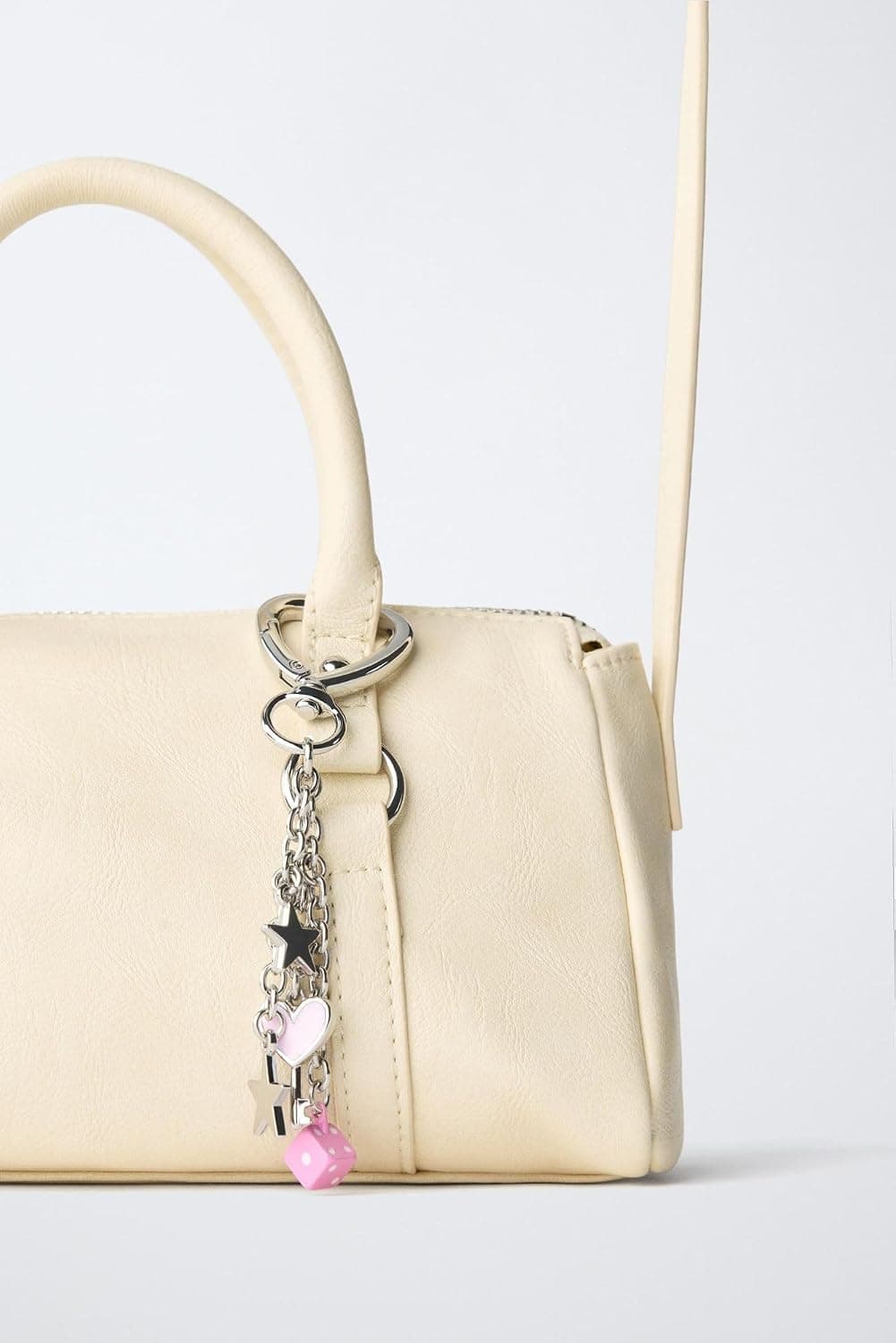 کیف دخترانه Zara با آویز تزئینی و بند ضربدری کیف دخترانه Zara با آویز تزئینی و بند ضربدری