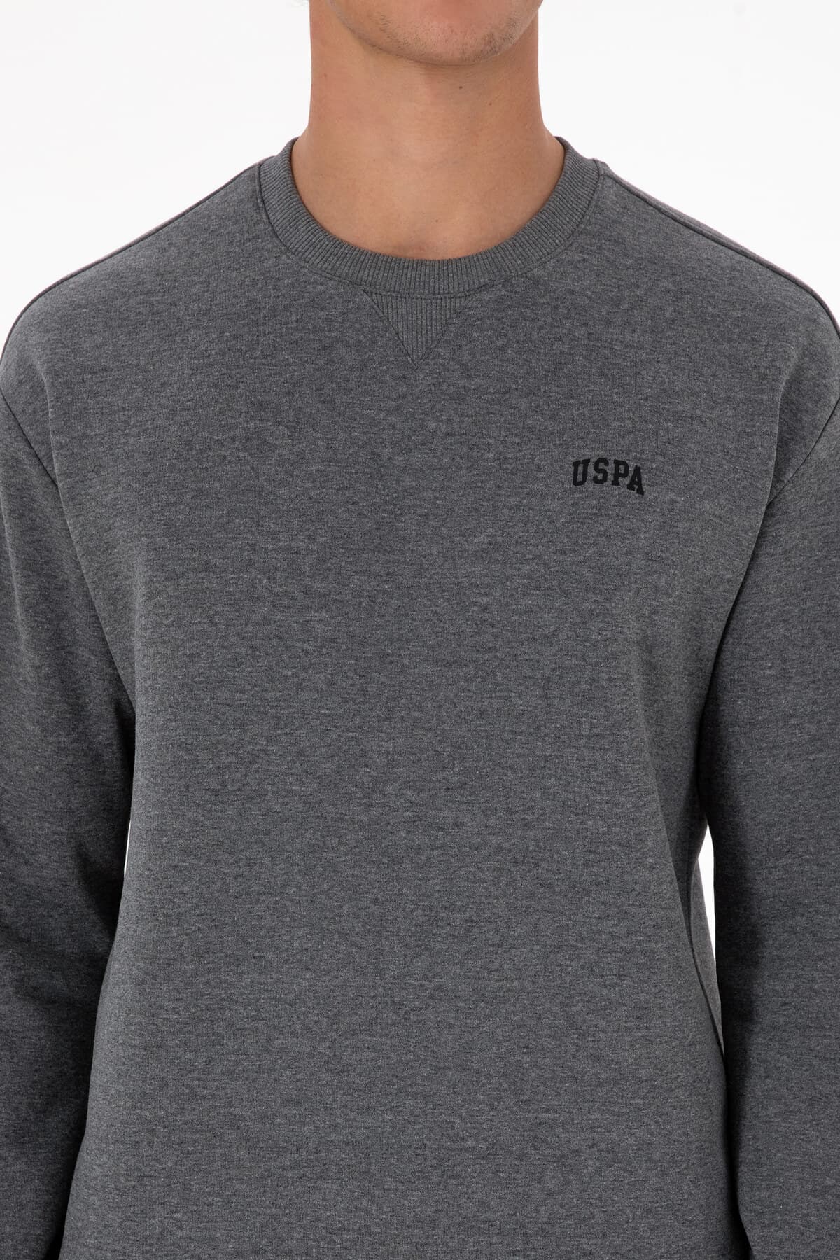 سوئیشرت مردانه U.S. Polo Assn. کامفورت یقه گرد پرزدار آنتراسیت ملانژ مدل 50313757-VR081 سوئیشرت مردانه U.S. Polo Assn. کامفورت یقه گرد پرزدار آنتراسیت ملانژ مدل 50313757-VR081