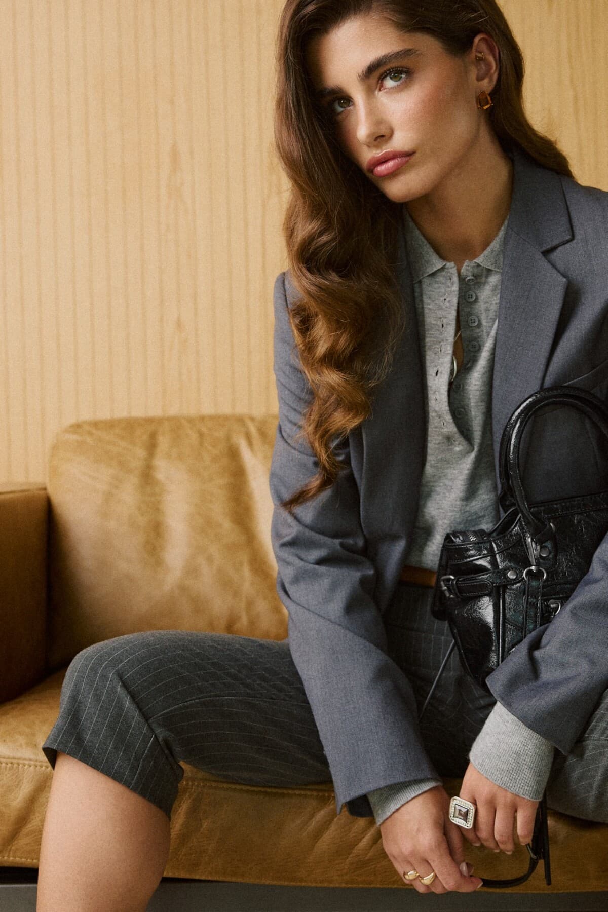 کیف زنانه Stradivarius مدل city با زیپ و پرچدار کیف زنانه Stradivarius مدل city با زیپ و پرچدار