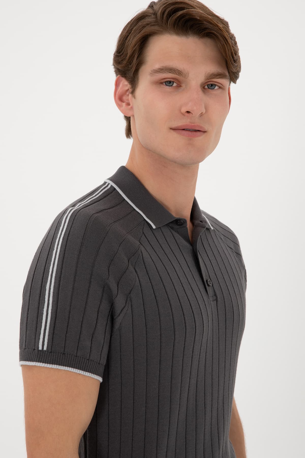 تیشرت مردانه U.S. Polo Assn. فیت اسلیم یقه گرد زغالی مدل 50306481-VR006 تیشرت مردانه U.S. Polo Assn. فیت اسلیم یقه گرد زغالی مدل 50306481-VR006