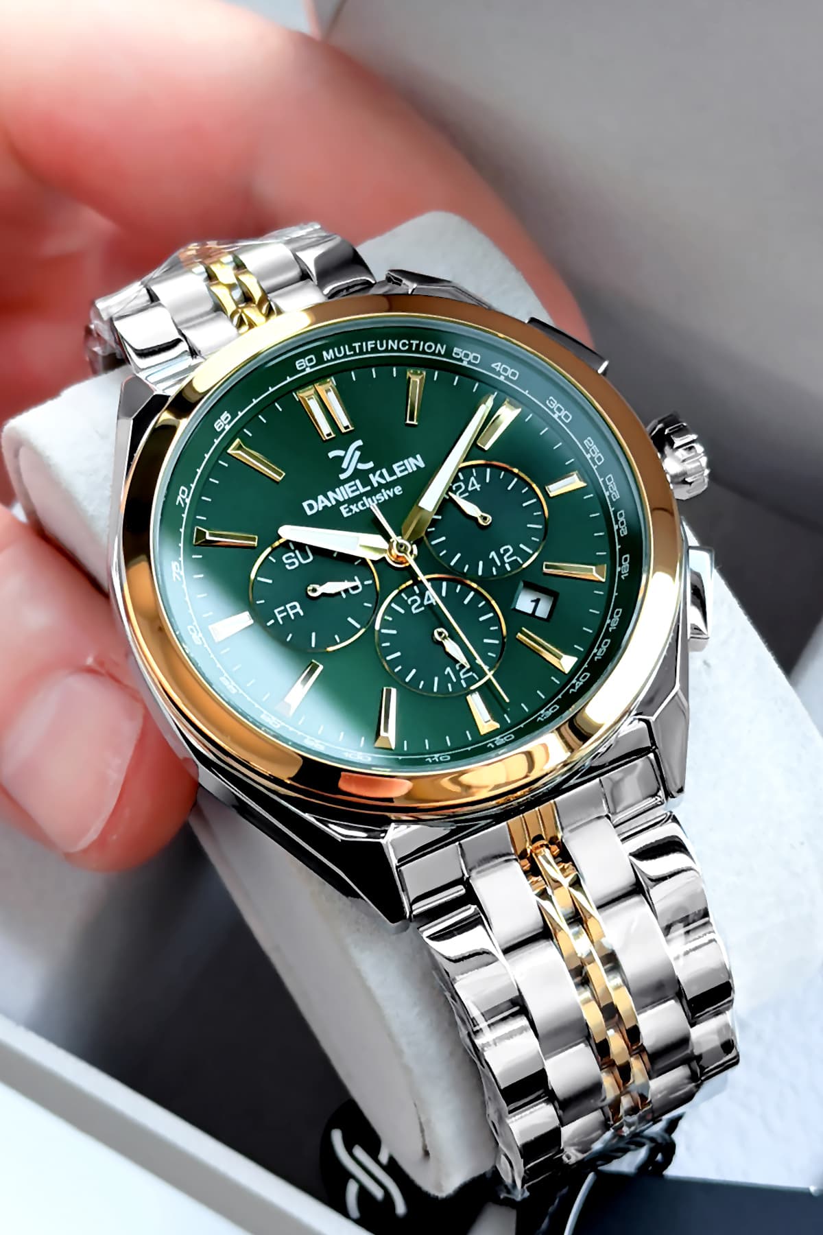 ساعت مچی مردانه Daniel Klein ضد آب بند فولادی نقرهای-طلایی سبز مدل DKE2097C4 ساعت مچی مردانه Daniel Klein ضد آب بند فولادی نقرهای-طلایی سبز مدل DKE2097C4