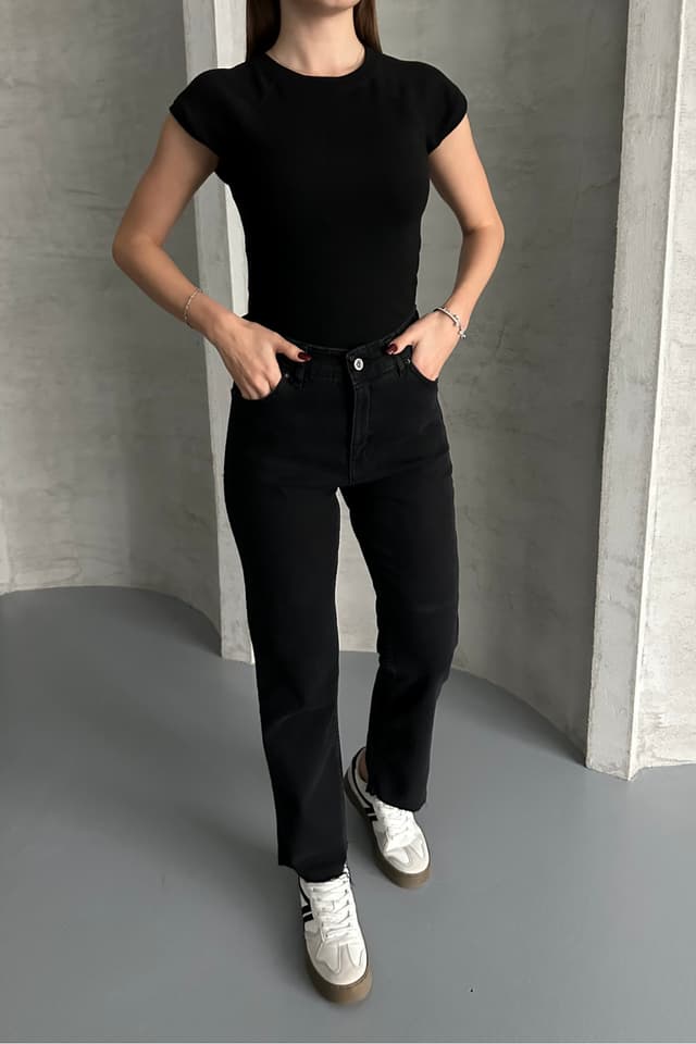 شلوار جین macharel jeans مشکی فیت Boy Fit با پاچه کوتاه شلوار جین macharel jeans مشکی فیت Boy Fit با پاچه کوتاه