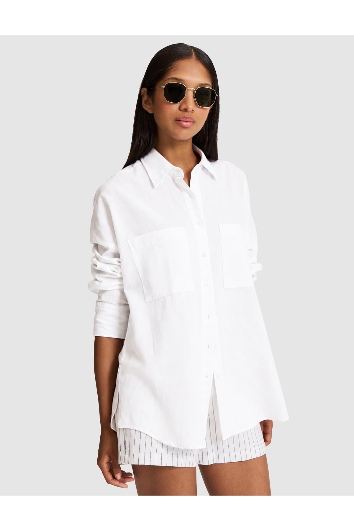 پیراهن سفید اورسایز Pierre Cardin با ترکیب کتان مدل 50328624-VR013 پیراهن سفید اورسایز Pierre Cardin با ترکیب کتان مدل 50328624-VR013