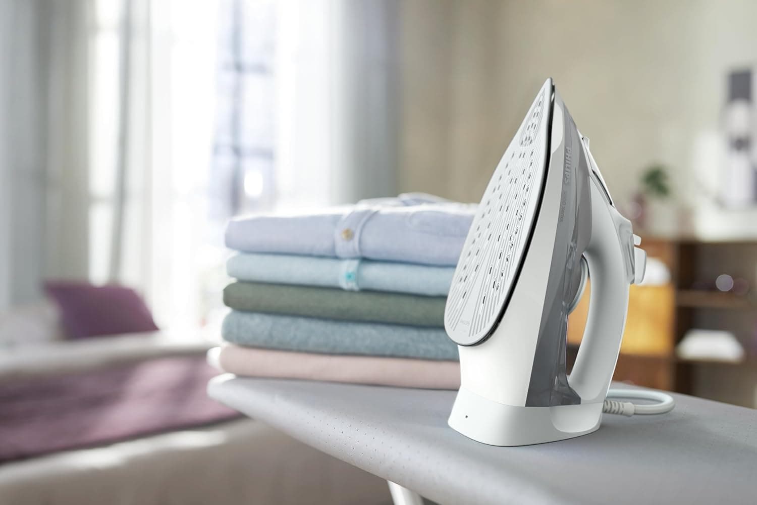 اتو بخار Philips 2400W با جریان پیوسته 40g/min و بوست 160g اتو بخار Philips 2400W با جریان پیوسته 40g/min و بوست 160g