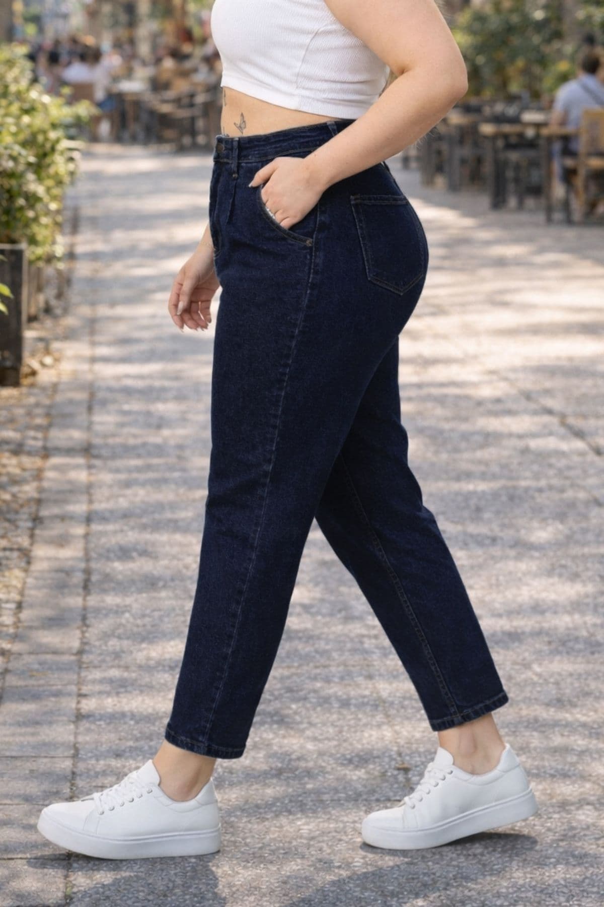 شلوار جین سایز بزرگ CEDY DENIM مامفیت کمر بلند با برش هویجی، دمپا تنگ، پیلیدار و کشی مدل C600 سرمهای شلوار جین سایز بزرگ CEDY DENIM مامفیت کمر بلند با برش هویجی، دمپا تنگ، پیلیدار و کشی مدل C600 سرمهای